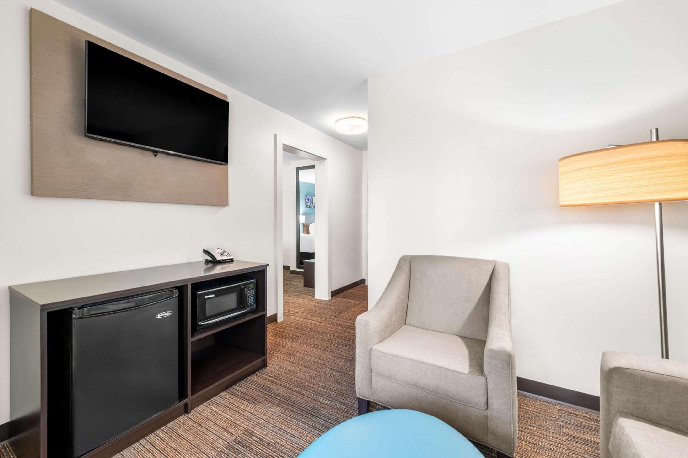 Queen Suite with Two Queen Beds - Non-Smoking