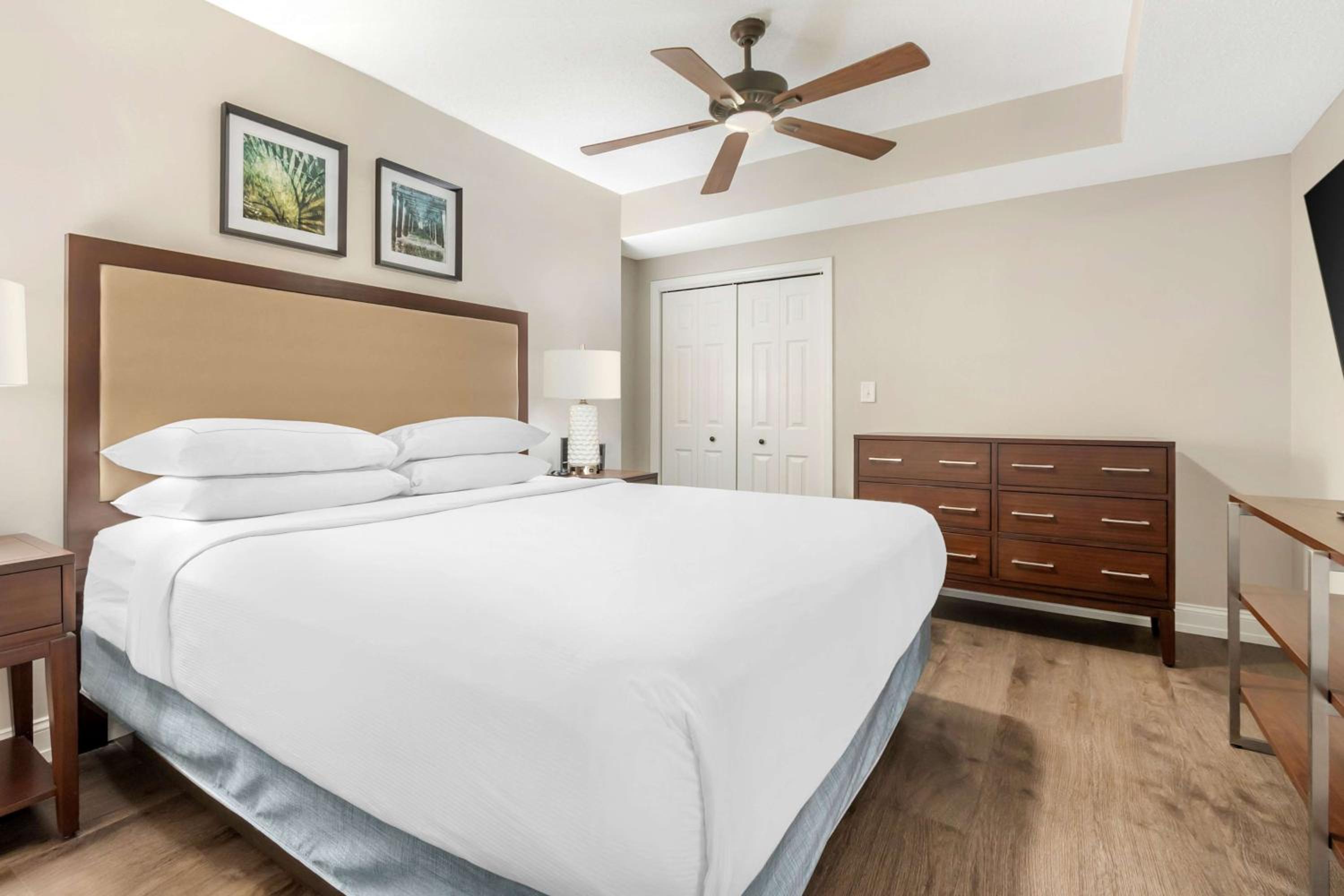 One-Bedroom King Suite with Partial Ocean View - Photo 6