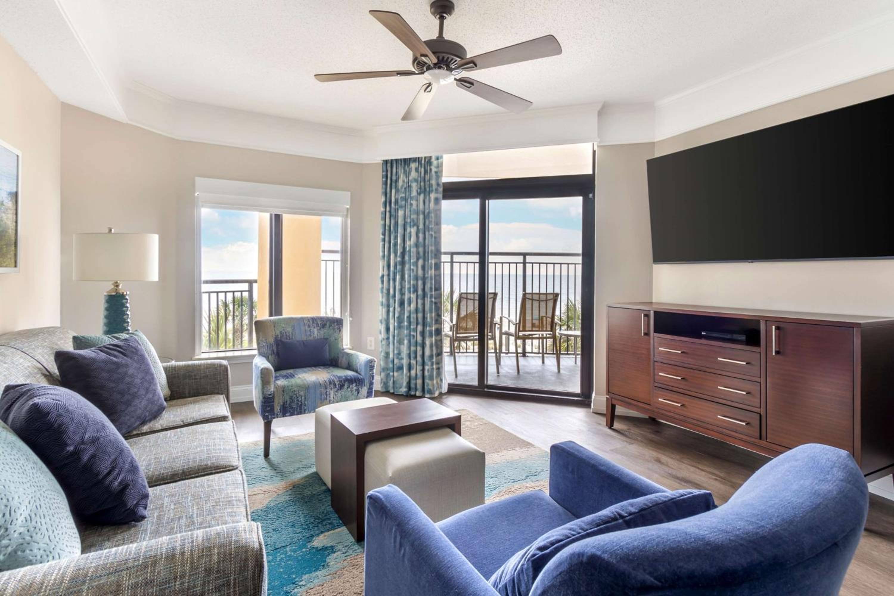 Two-Bedroom Room with Roll-In Shower and Ocean Front - Hearing Accessible - Photo 5