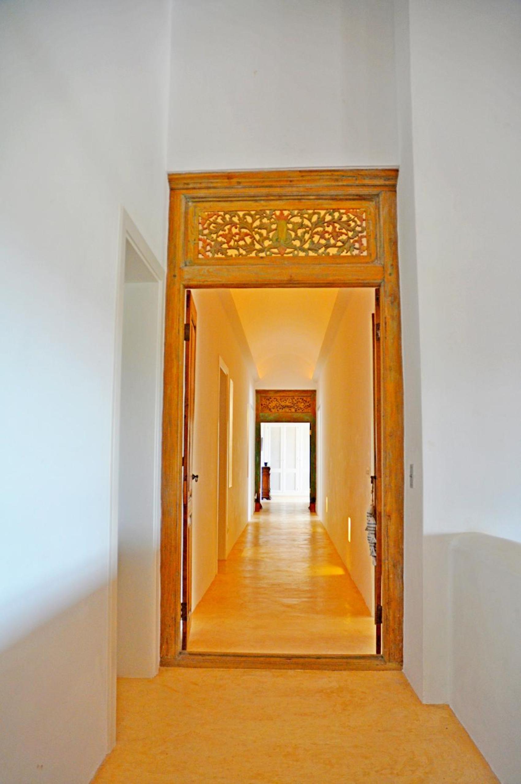 Five-Bedroom House photo 2