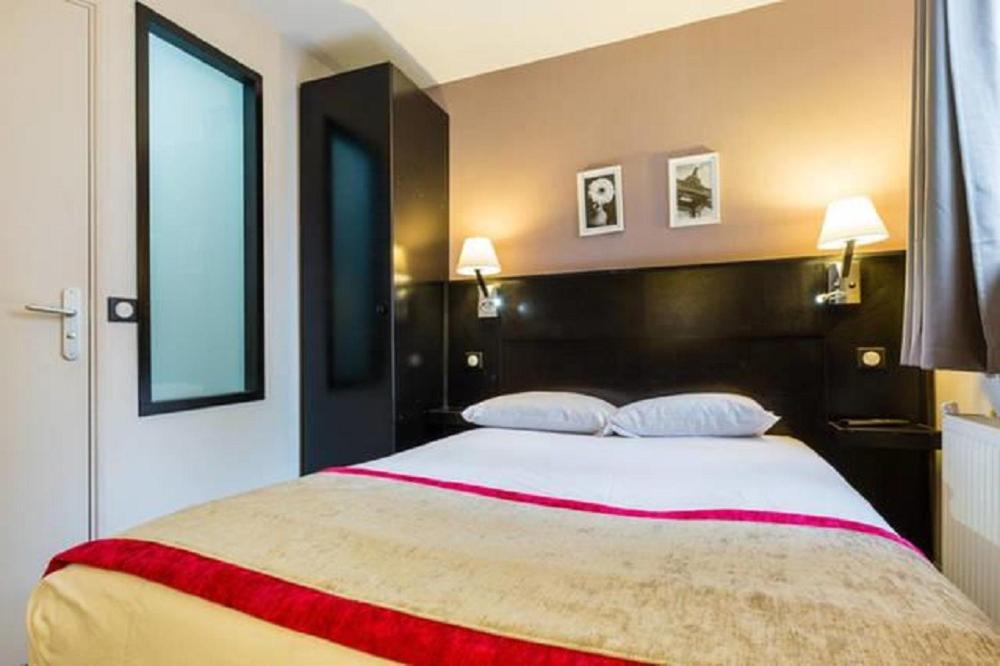 Single Room with Private Bathroom photo 2