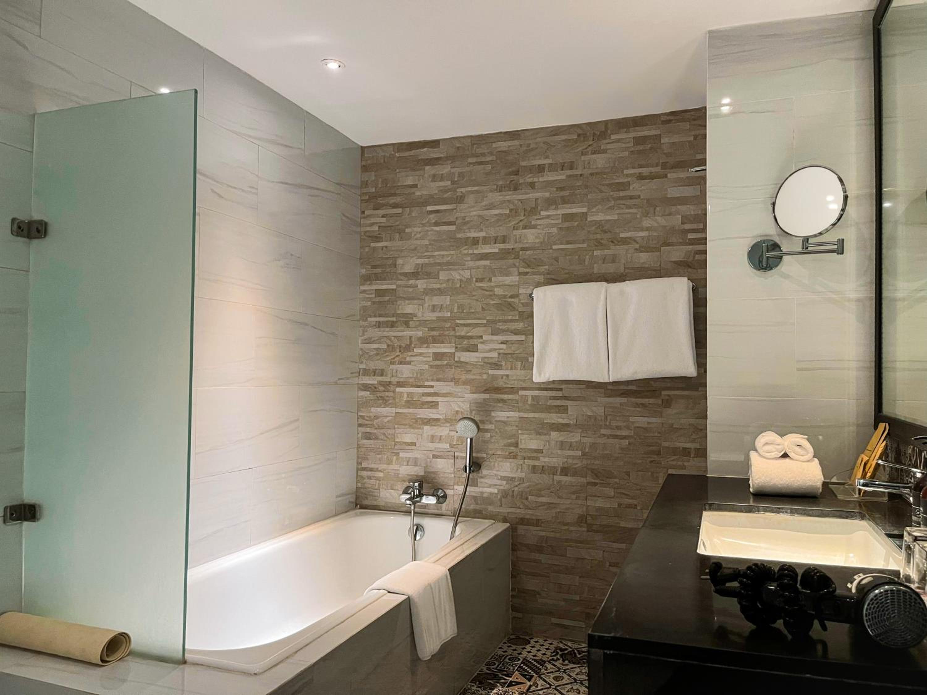 Suite - Photo 3