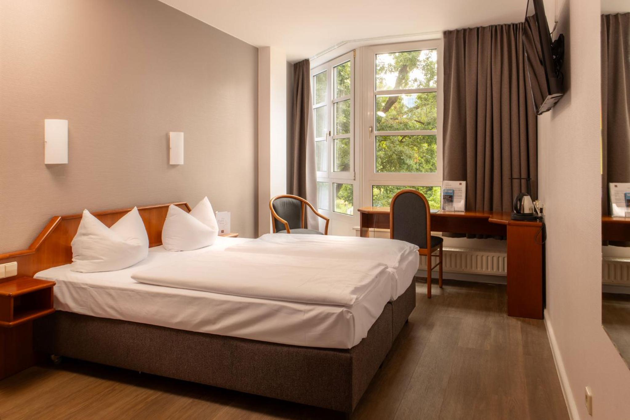 Standard Double Room SensBase photo 1