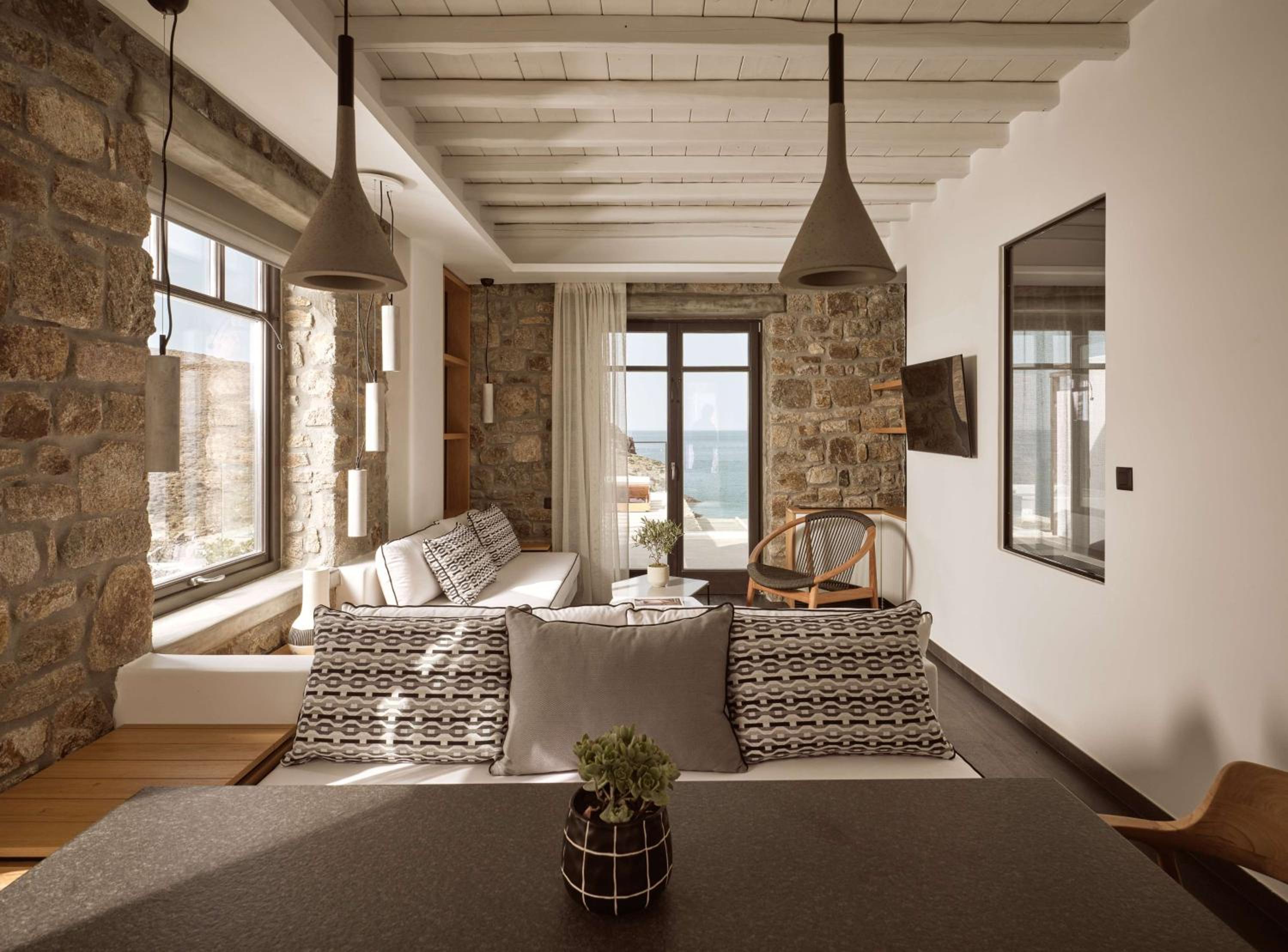 Panoramic King Suite with Spa - Photo 10