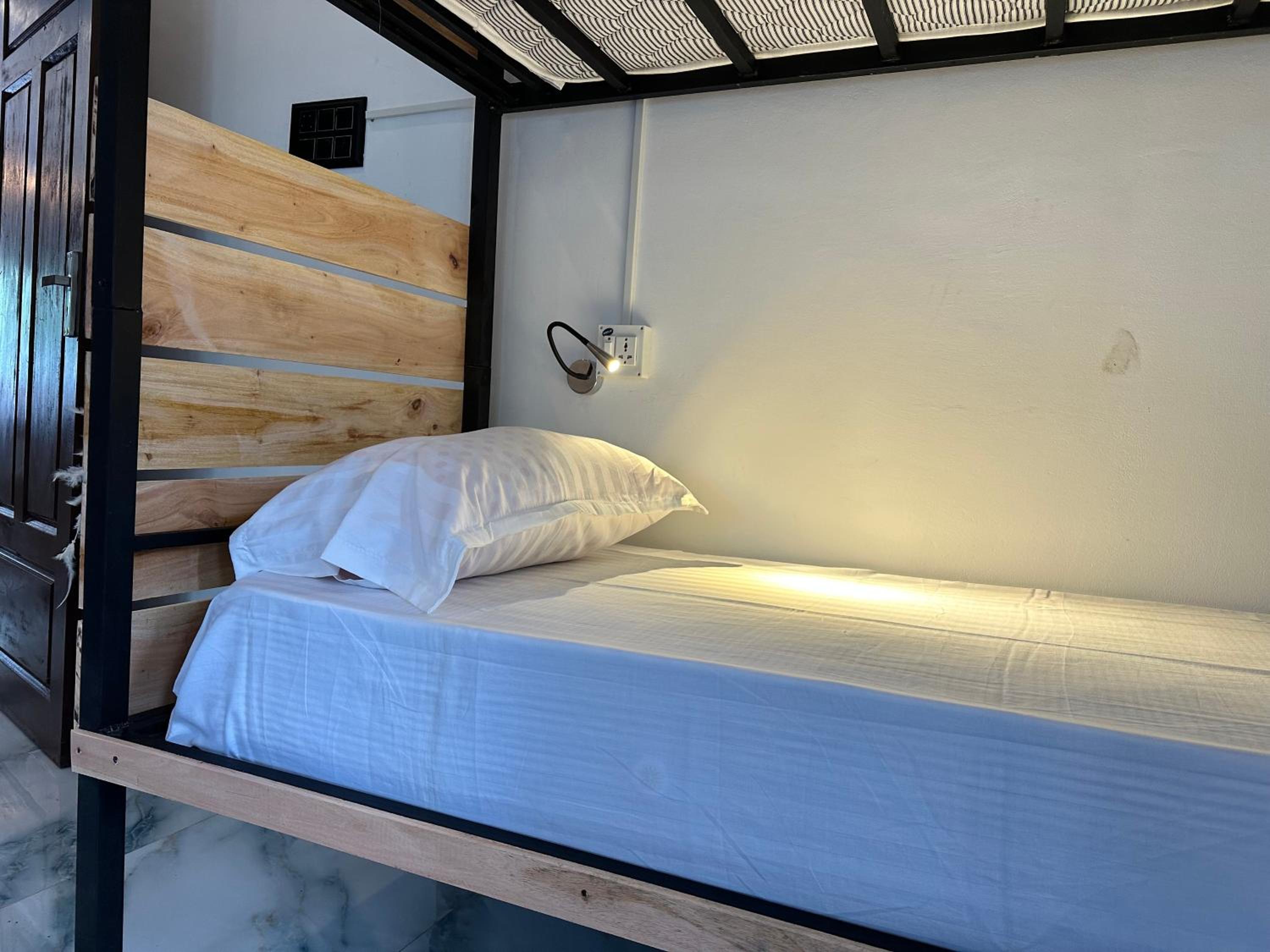 Bed In 6-Bed Dormitory Room photo 2