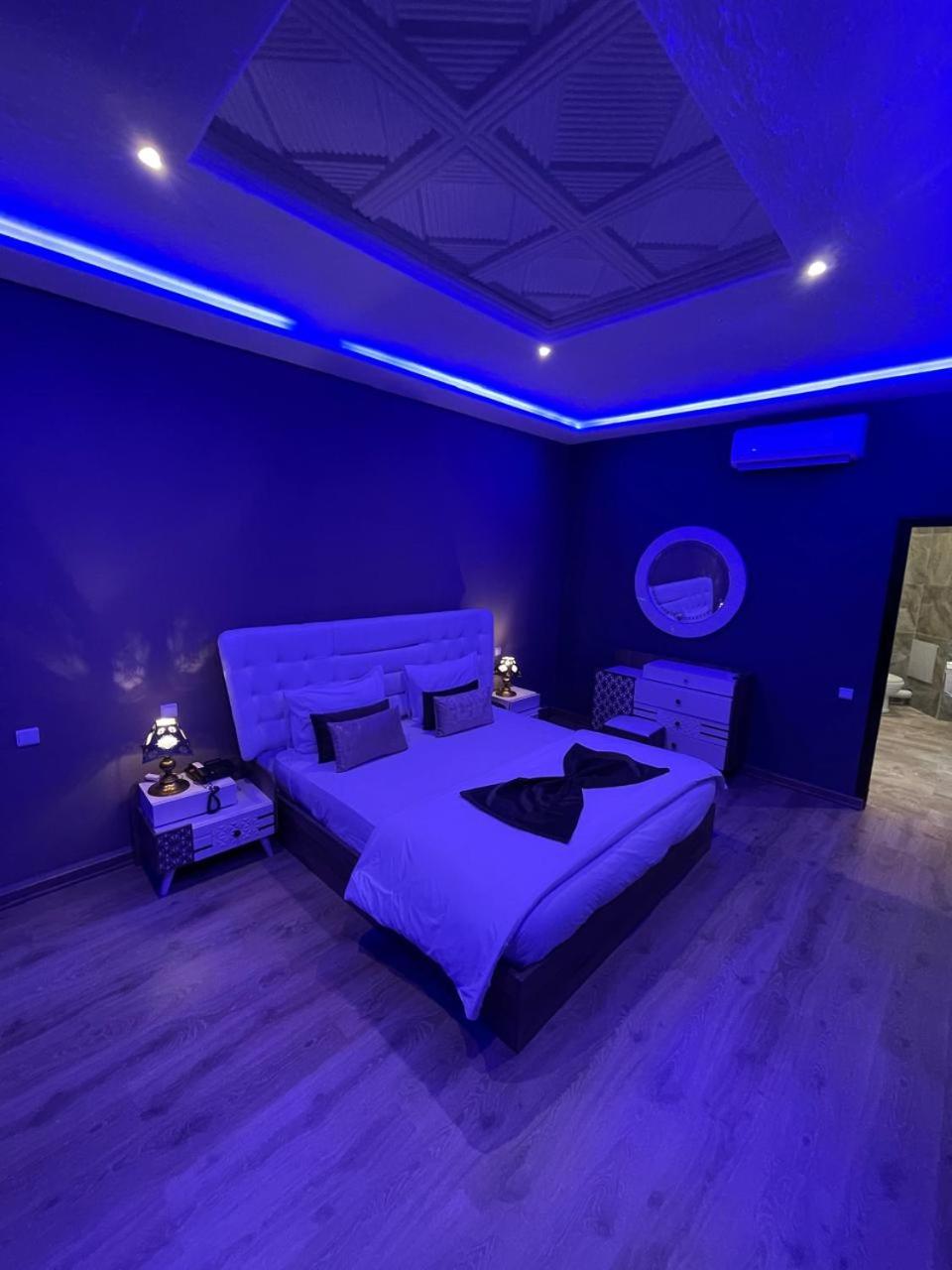 King Suite with Balcony - Photo 6