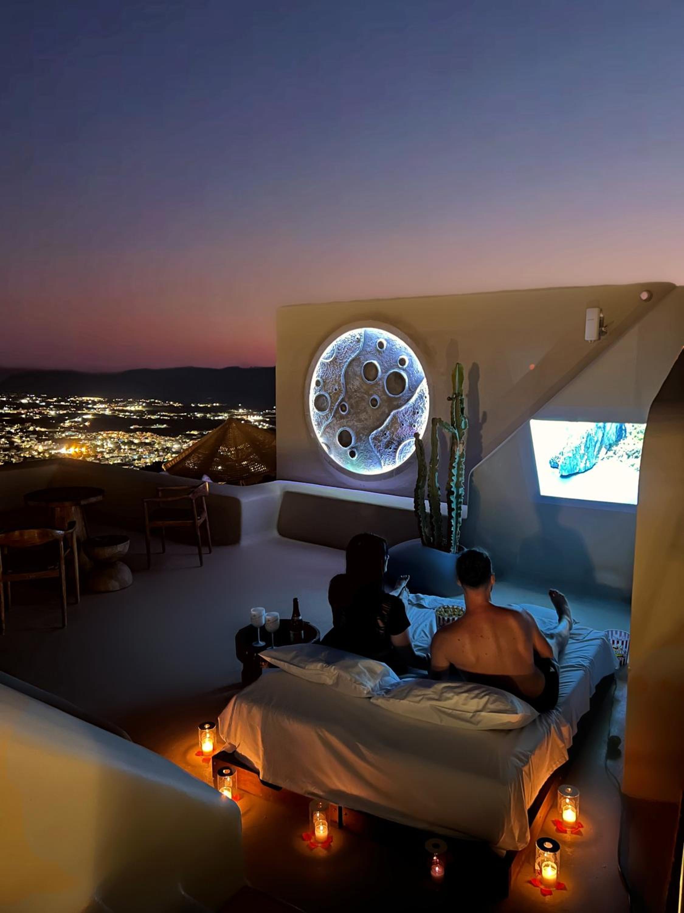 Emerald Suite With Outdoor Hot Tub - Photo 15