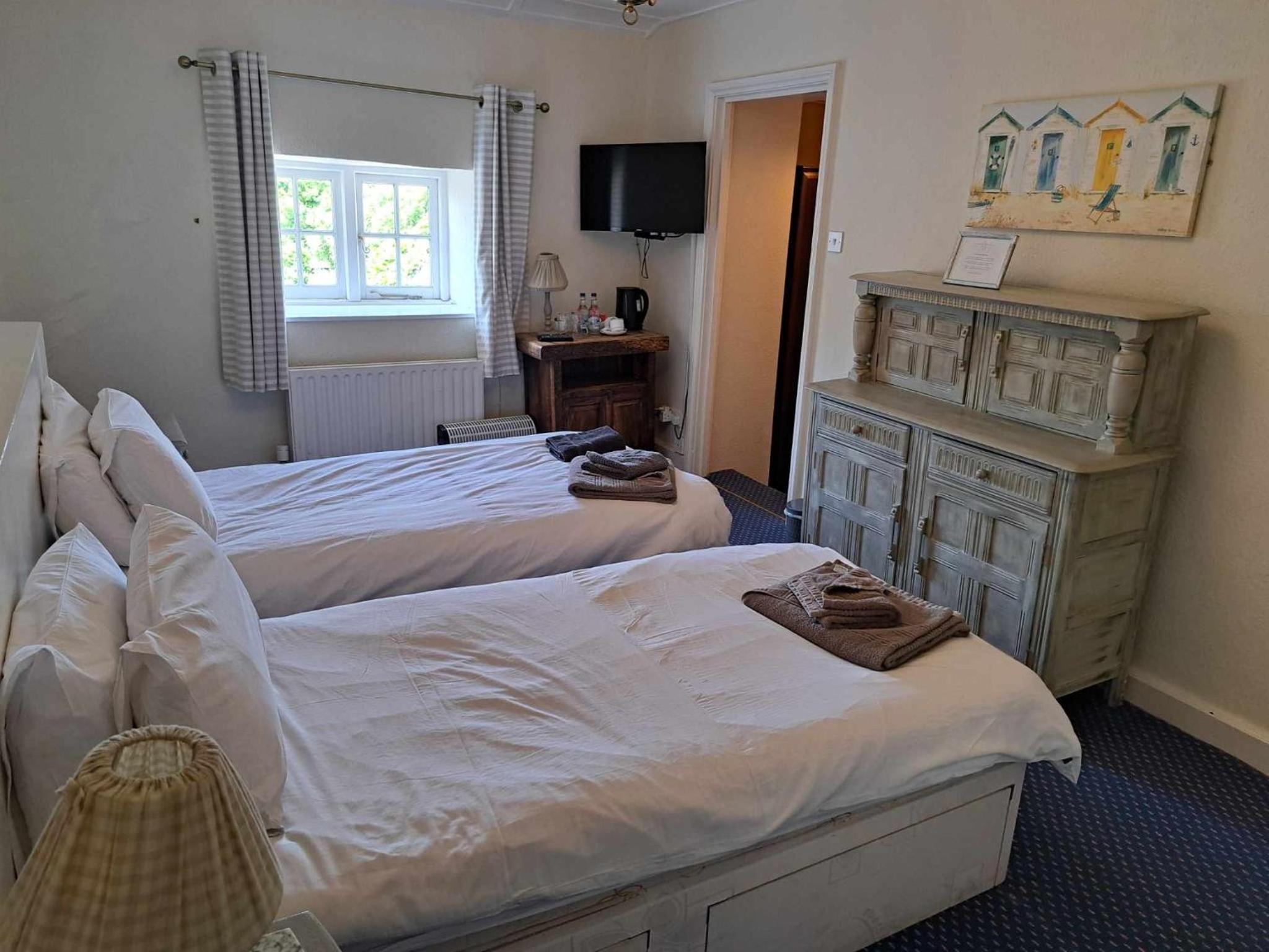 Standard Twin Room photo 2
