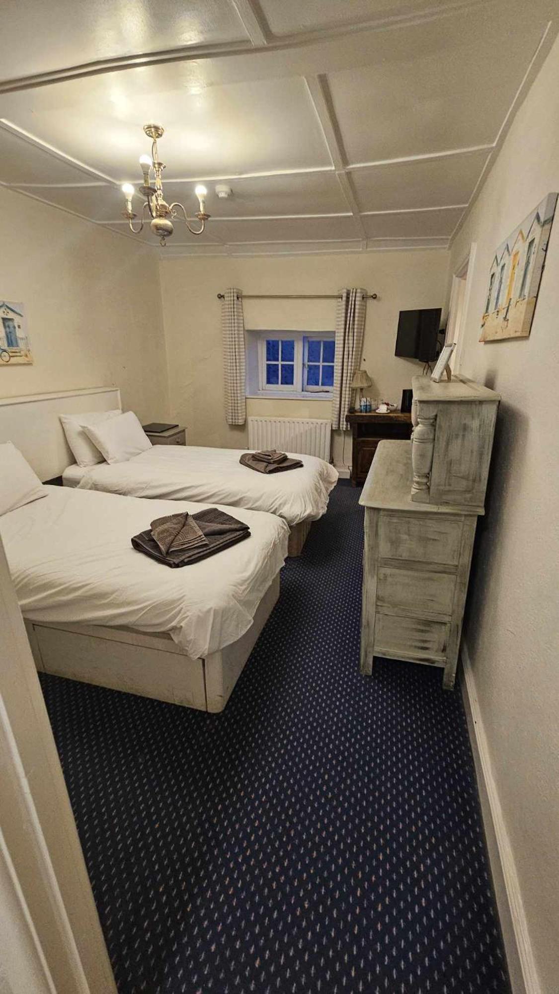 Standard Twin Room photo 3