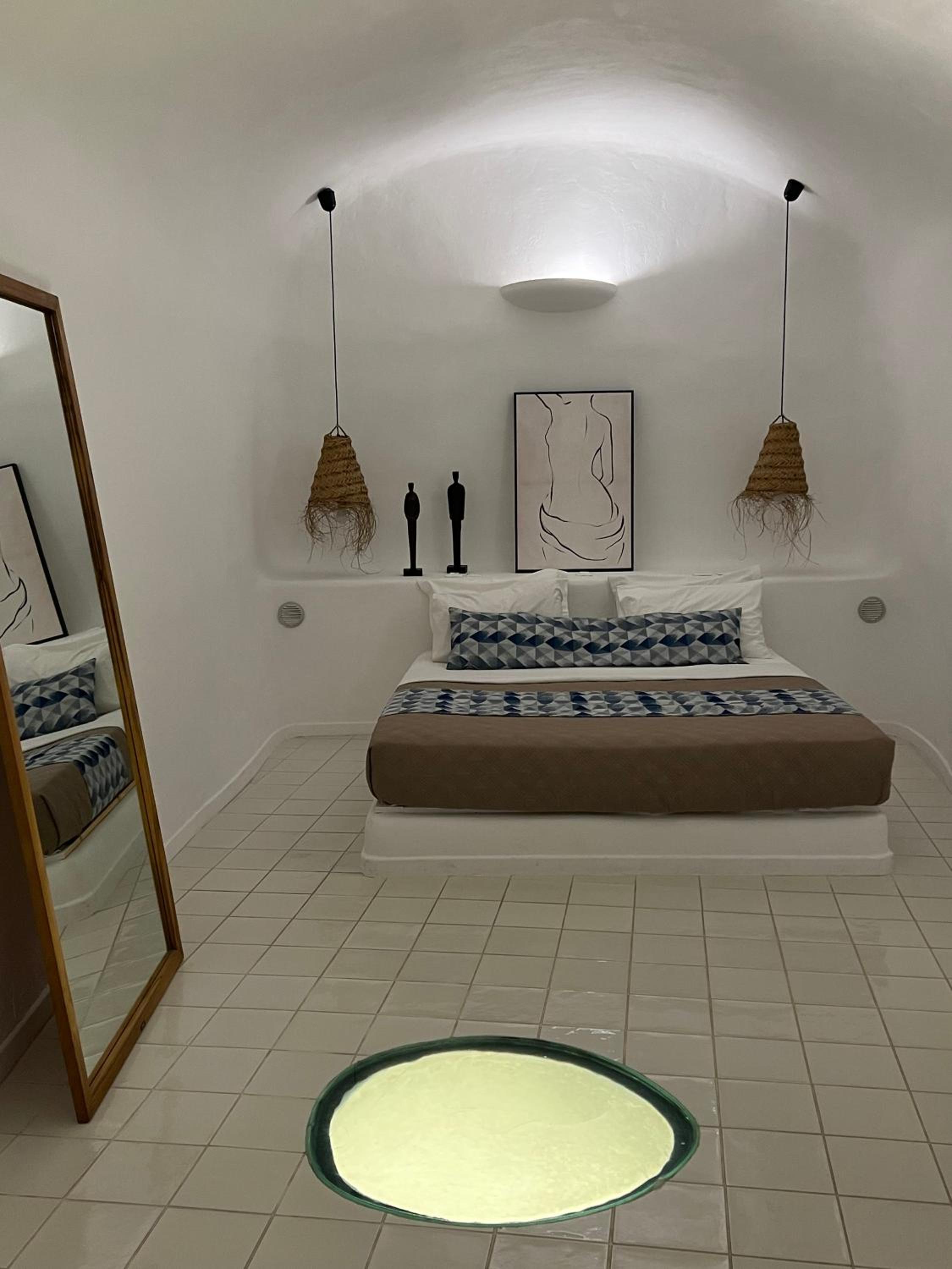 Canava Suite with Caldera View & Outdoor Heated Tub - Photo 10