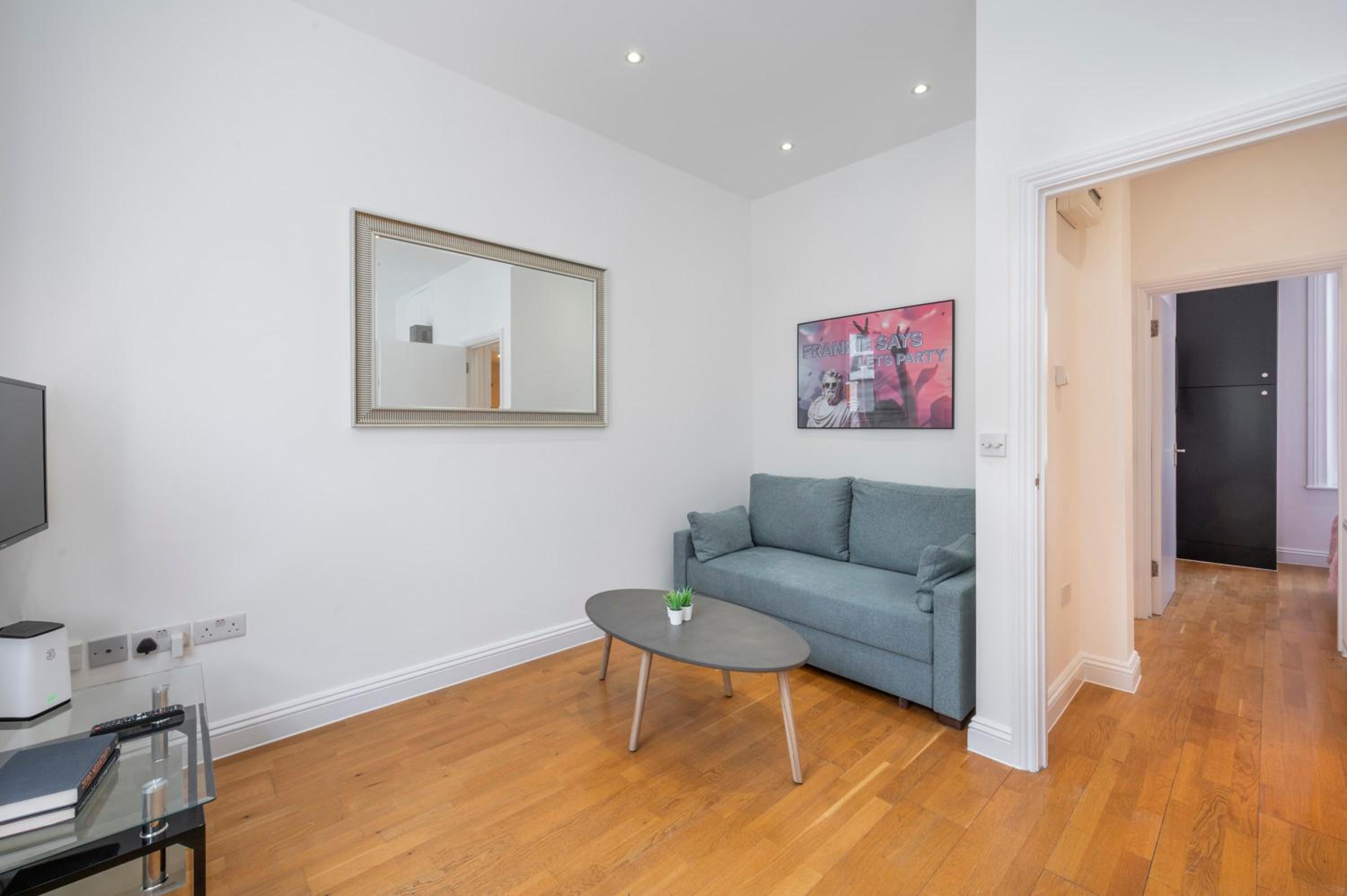 One-Bedroom Apartment photo 3