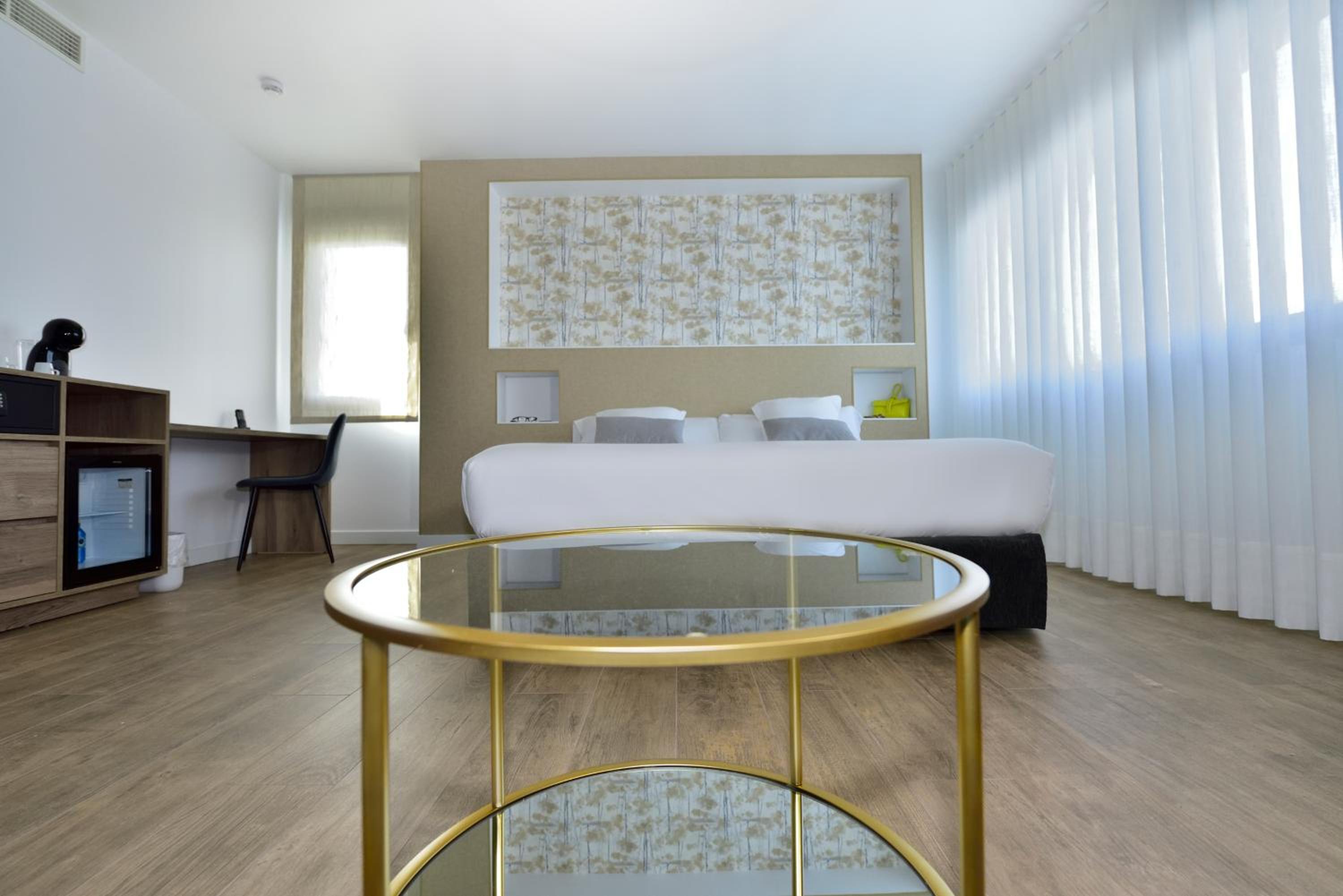 Deluxe Room - Photo 16