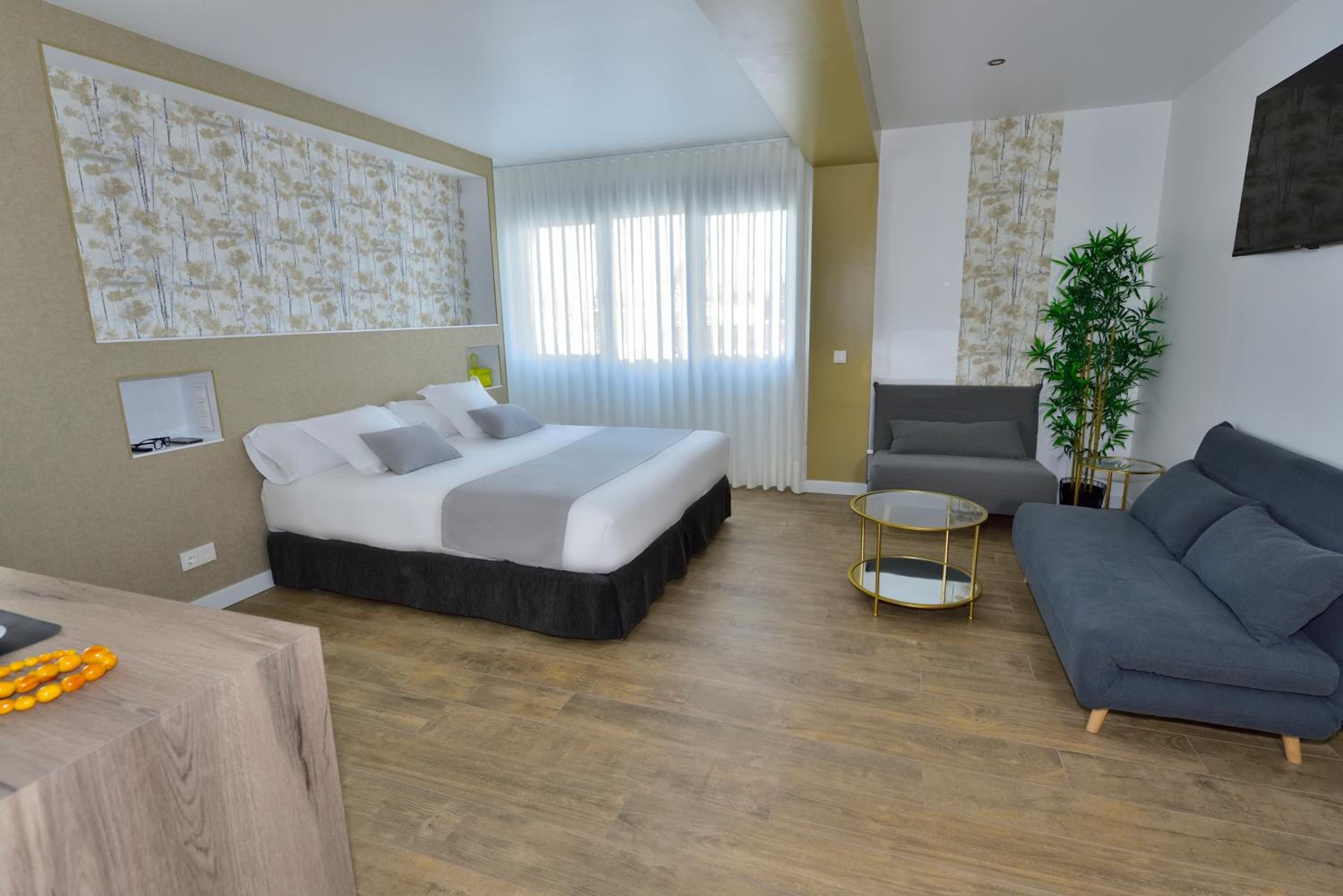 Deluxe Room - Photo 1