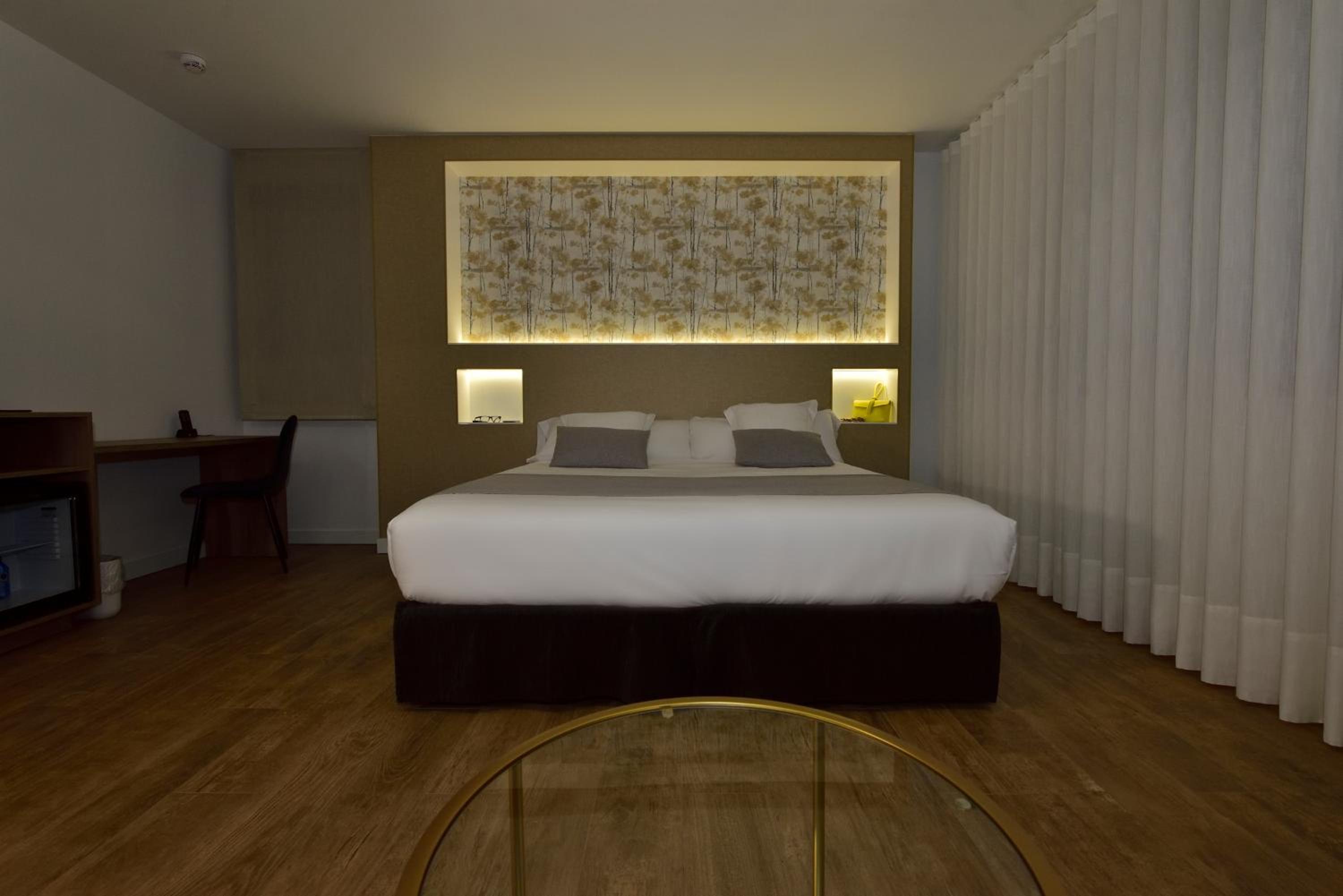 Deluxe Room - Photo 8