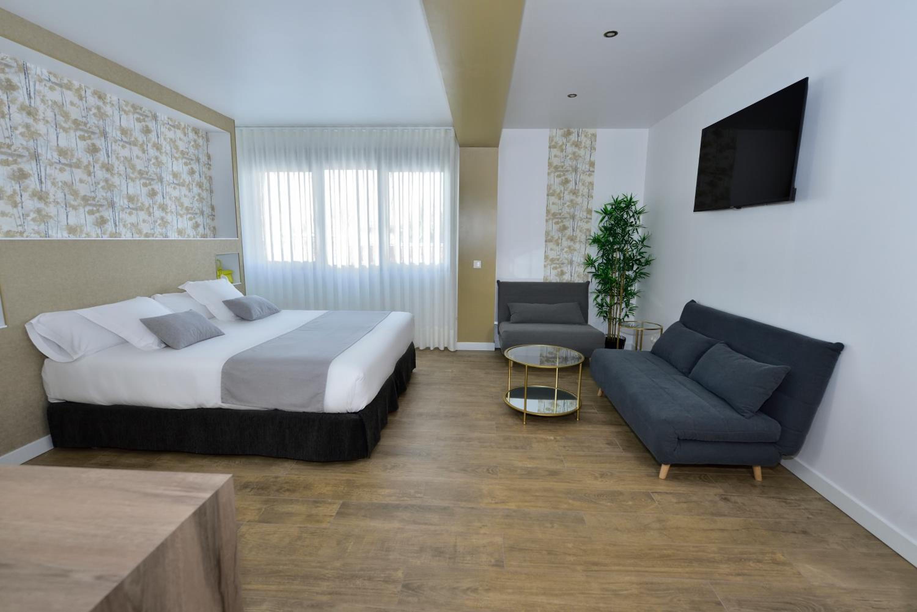 Deluxe Room - Photo 3
