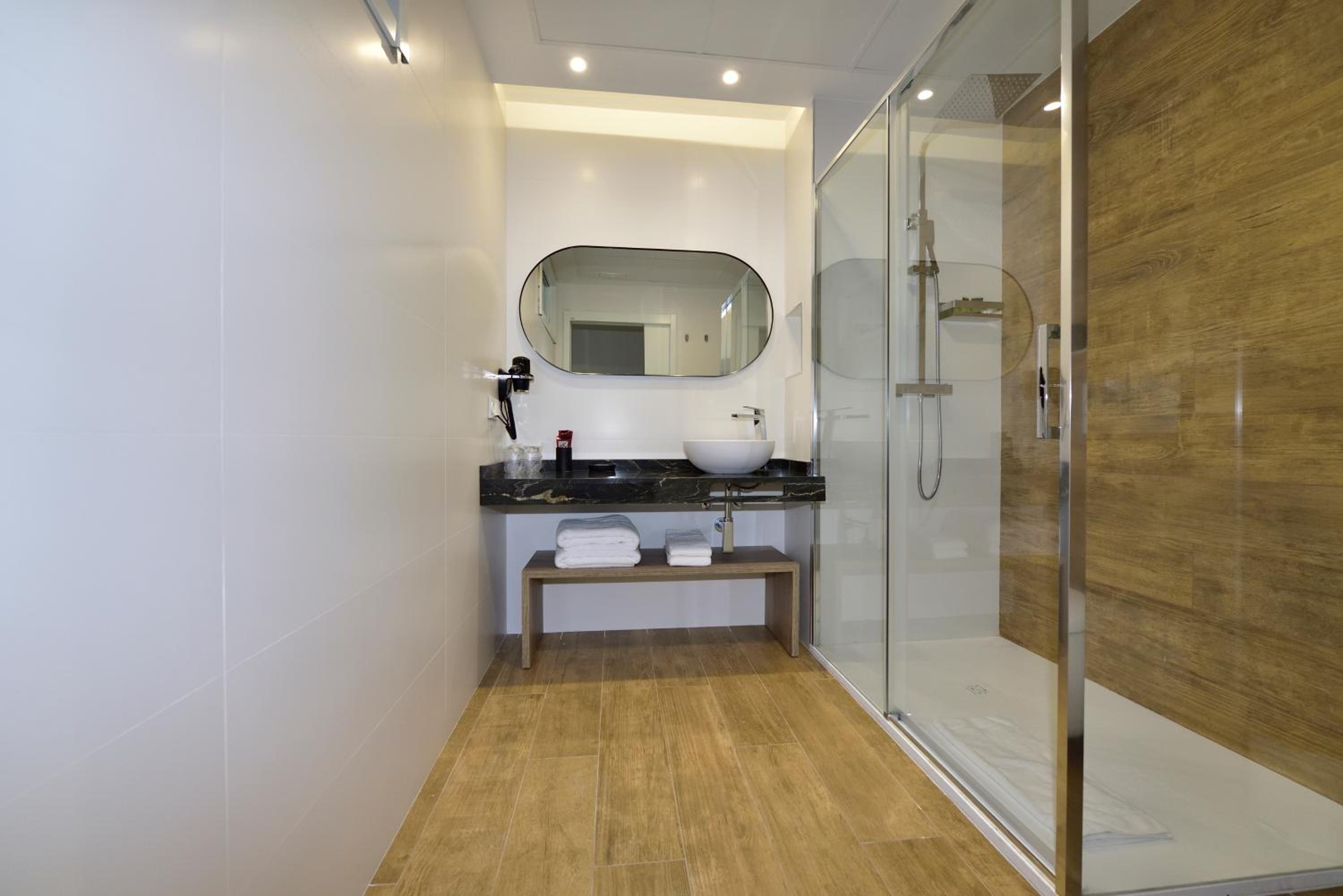 Deluxe Room - Photo 2
