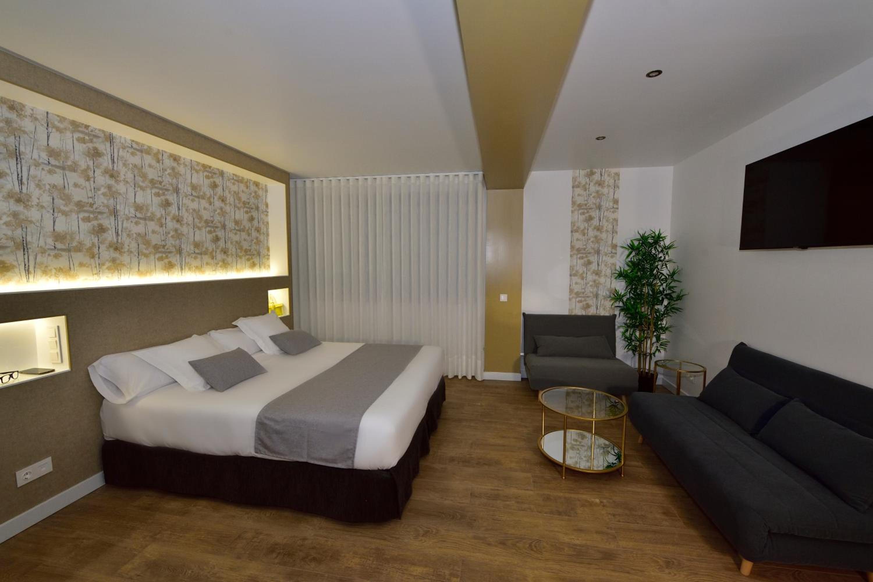 Deluxe Room - Photo 28