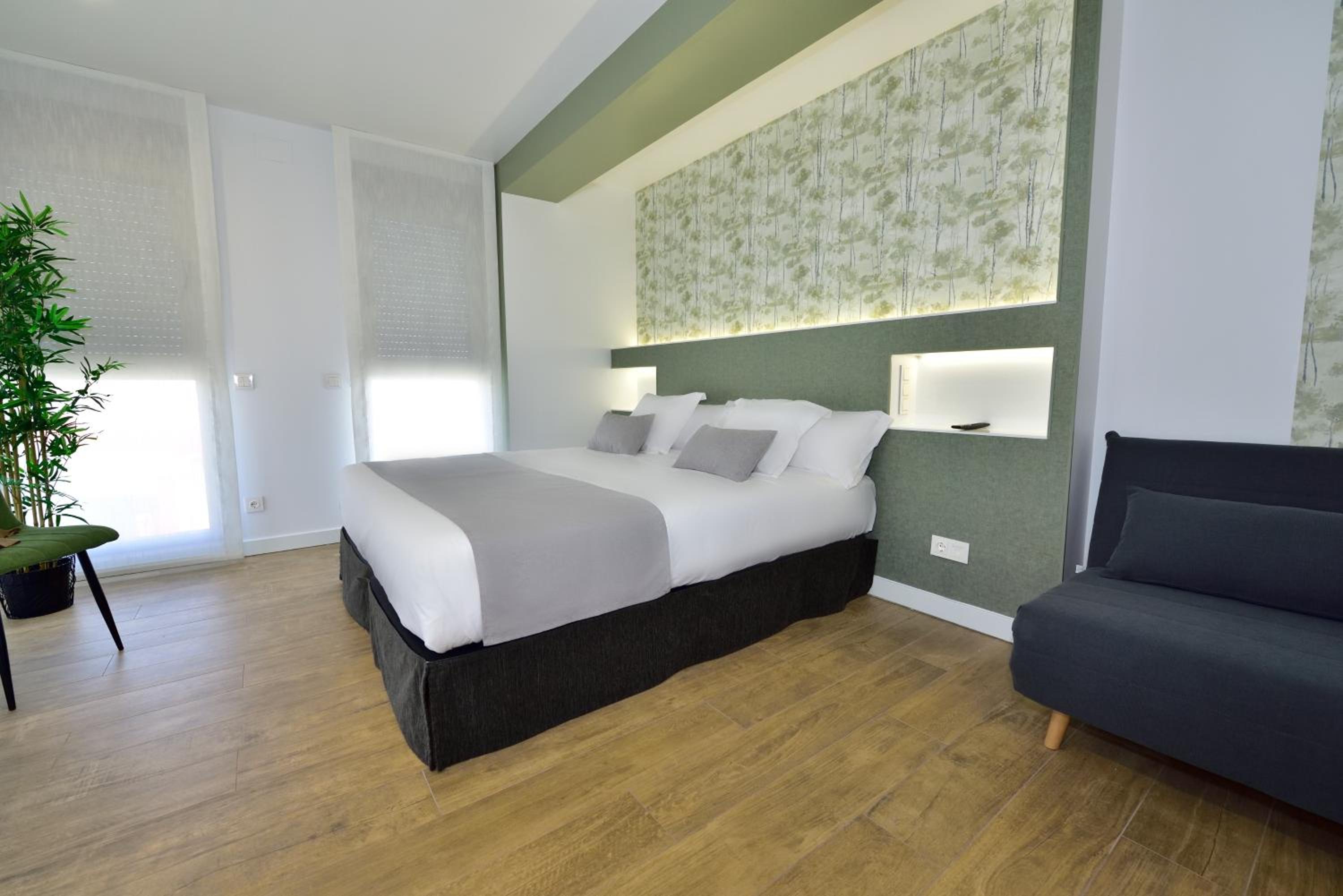 Deluxe Room - Photo 37