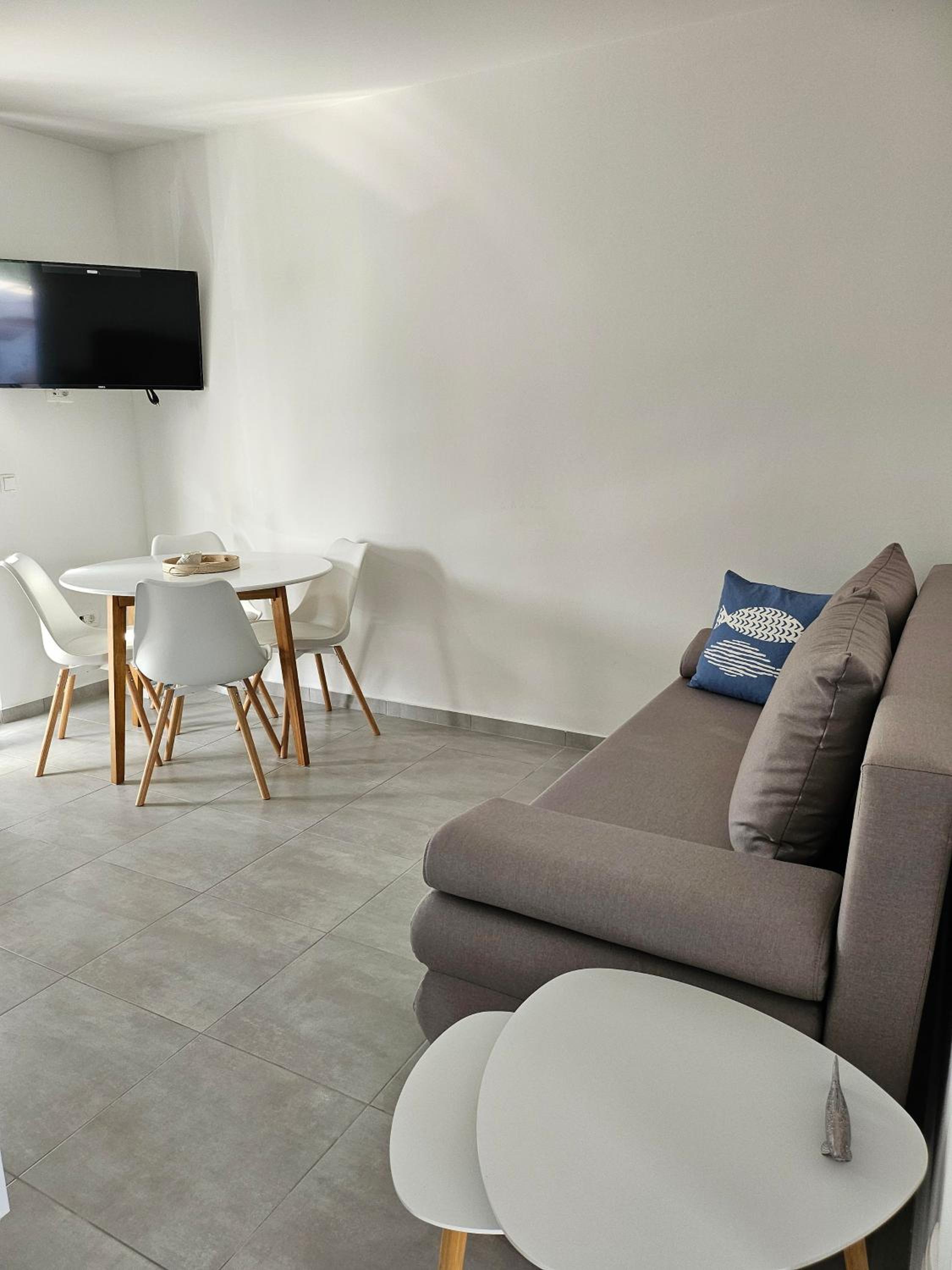One-Bedroom Apartment with Balcony photo 1