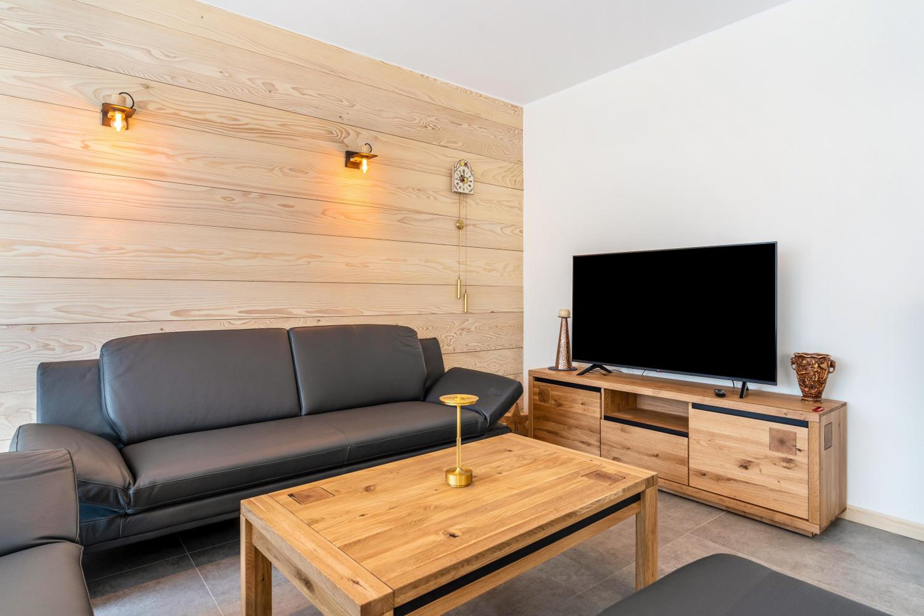 Two-Bedroom Deluxe Apartment with Garden View