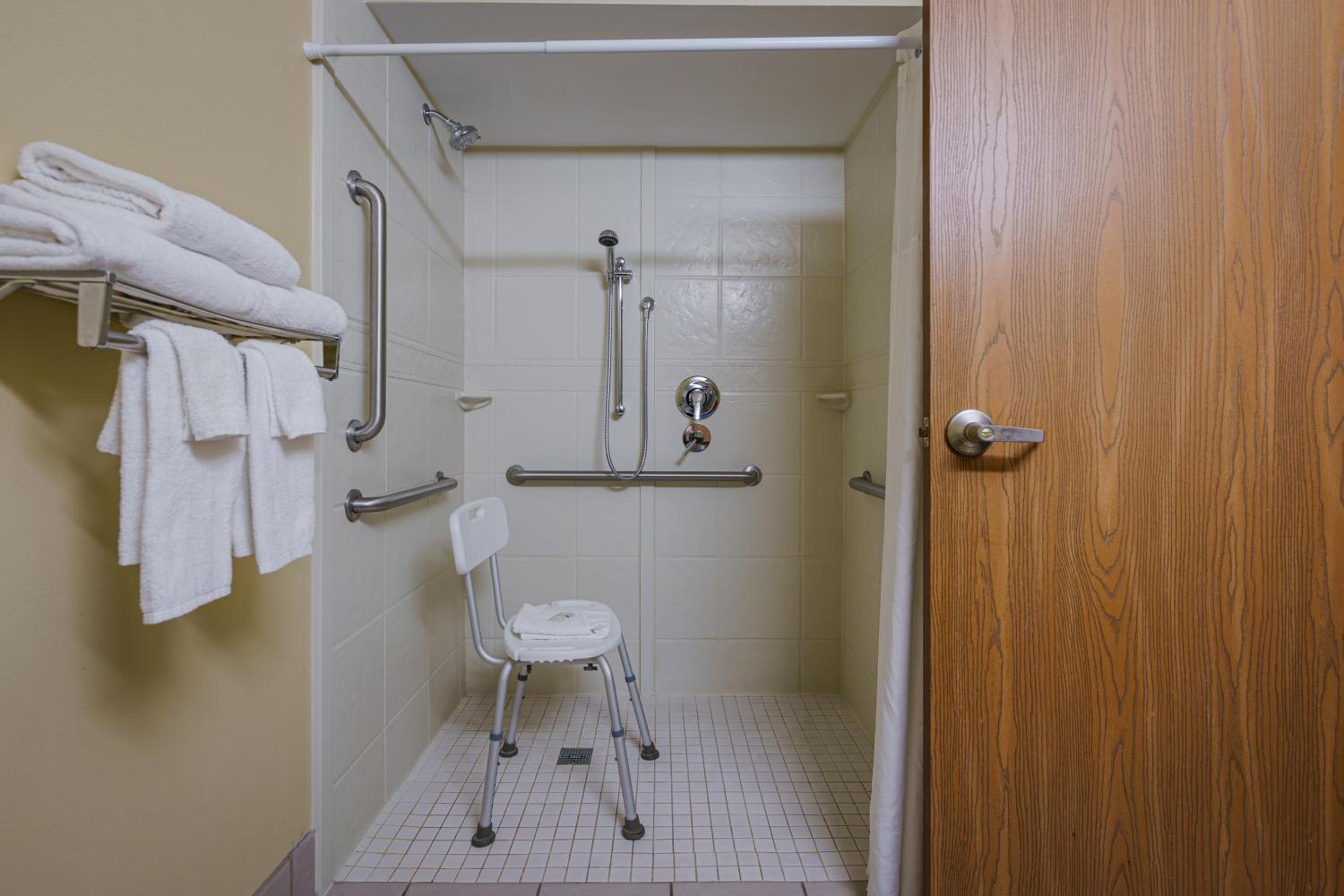 King Room - Accessible/Non-Smoking - Photo 2