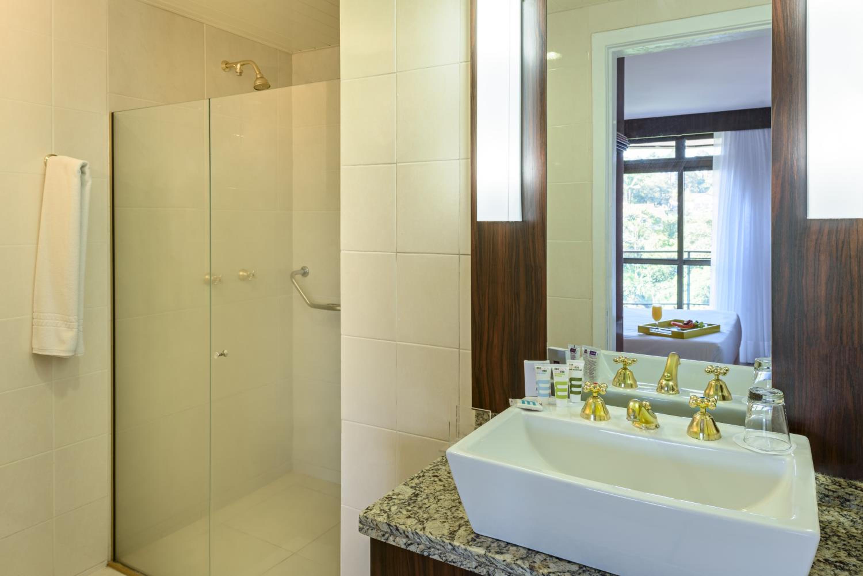 Superior Room With One Double Bed, One Single Bed And Sofa Bed photo 2