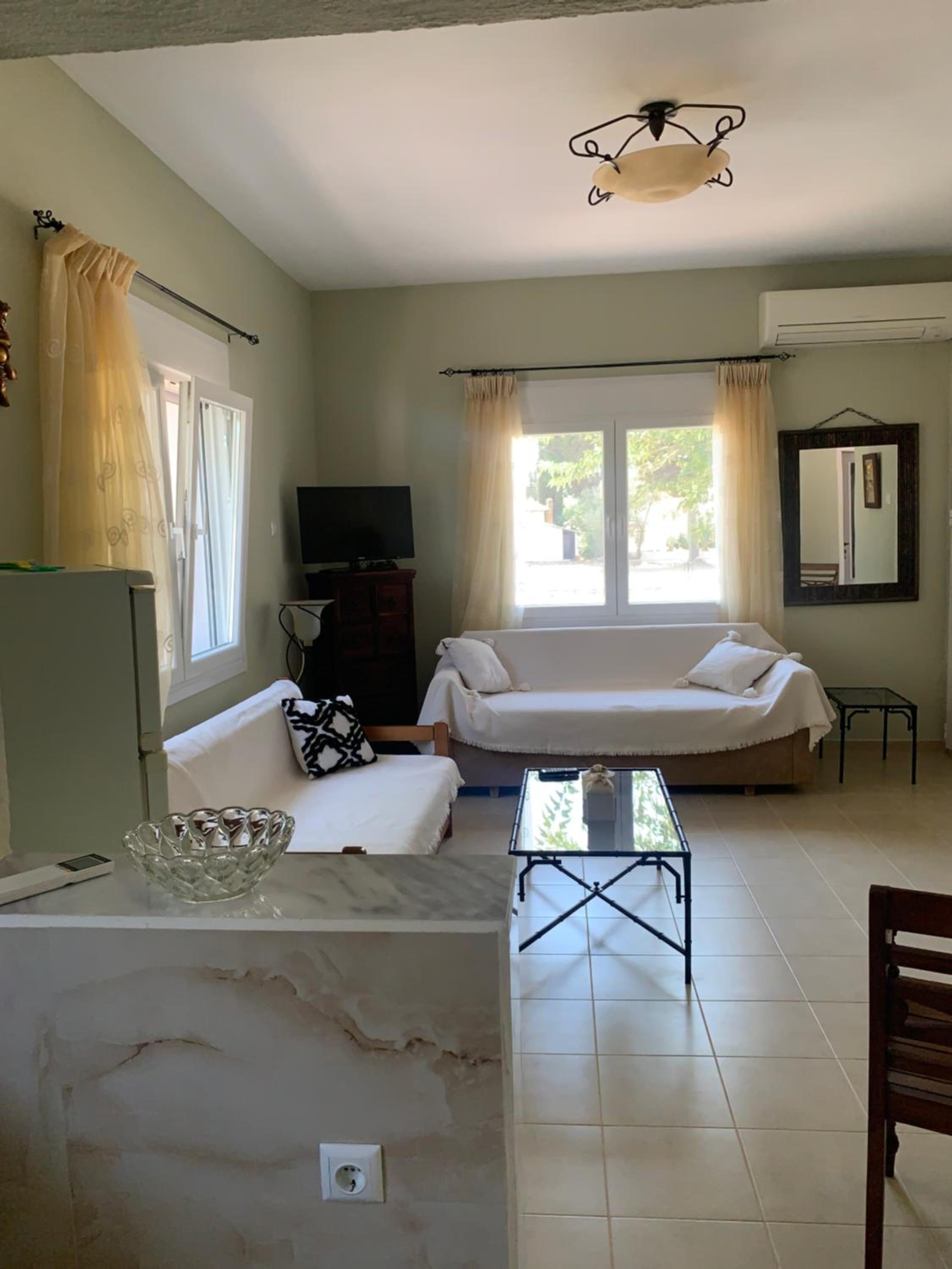 Three-Bedroom Apartment with Balcony photo 1