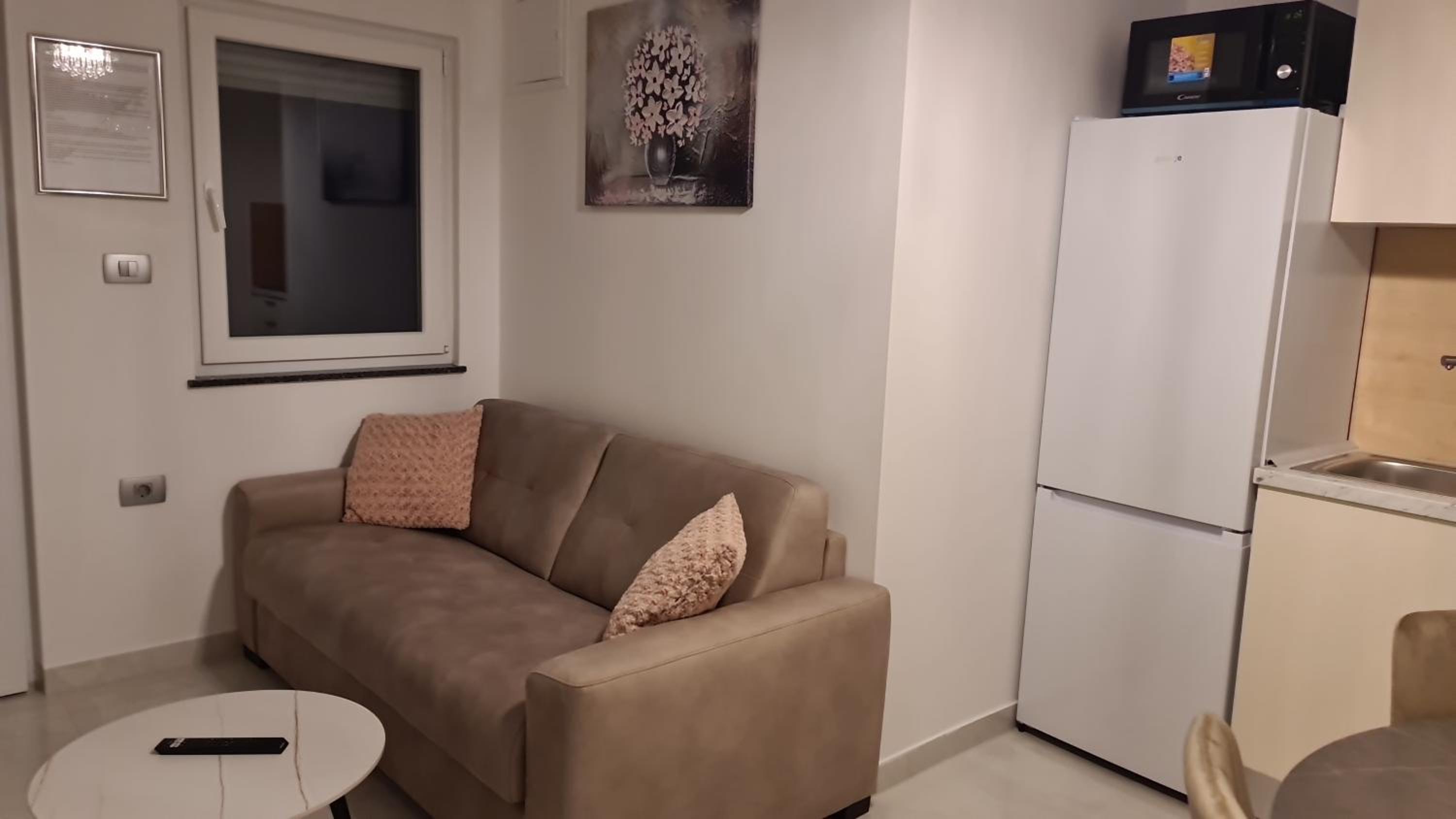 One-Bedroom Apartment photo 1