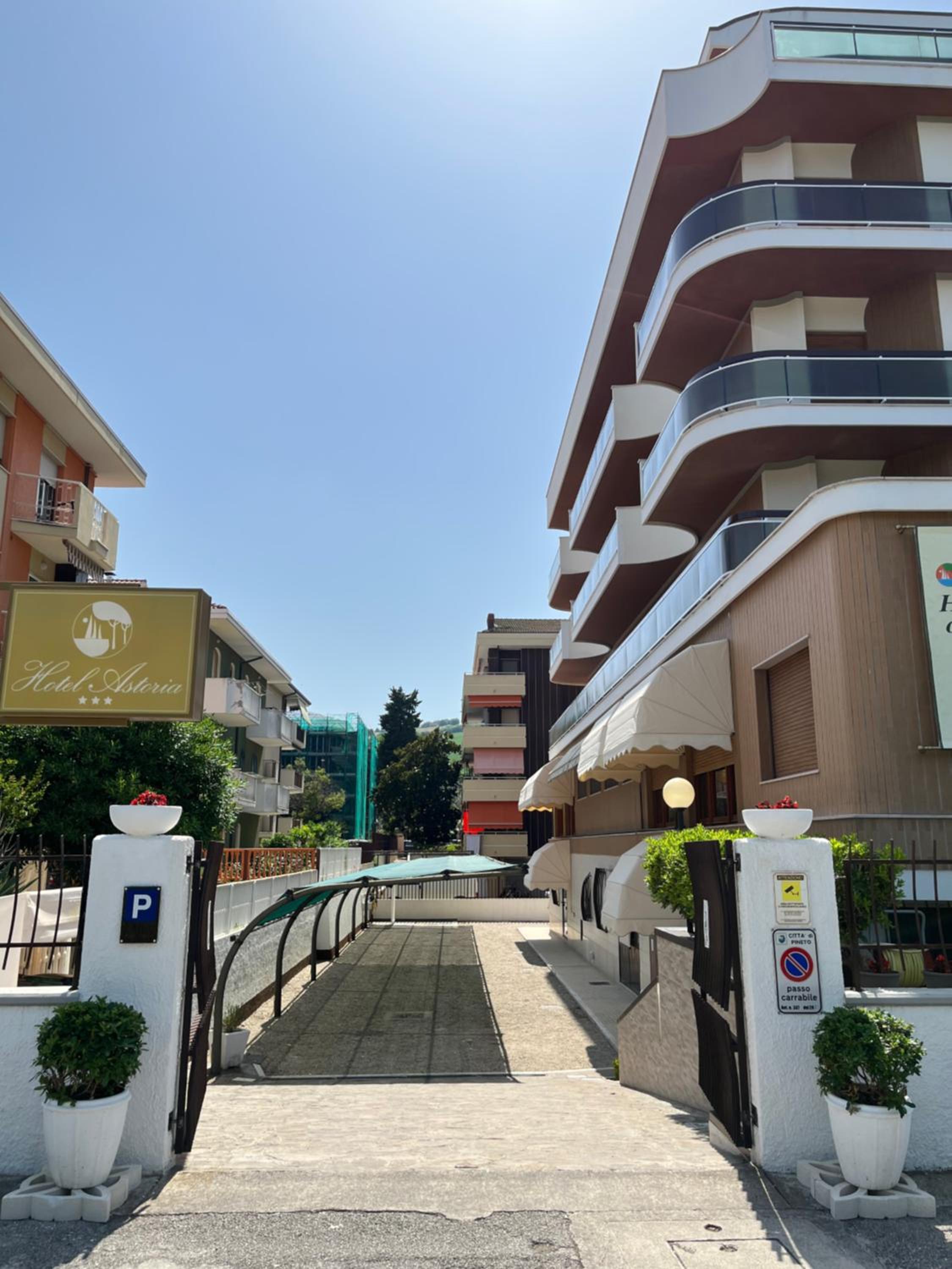  Double or Twin Room with Balcony and Sea View - Photo 7
