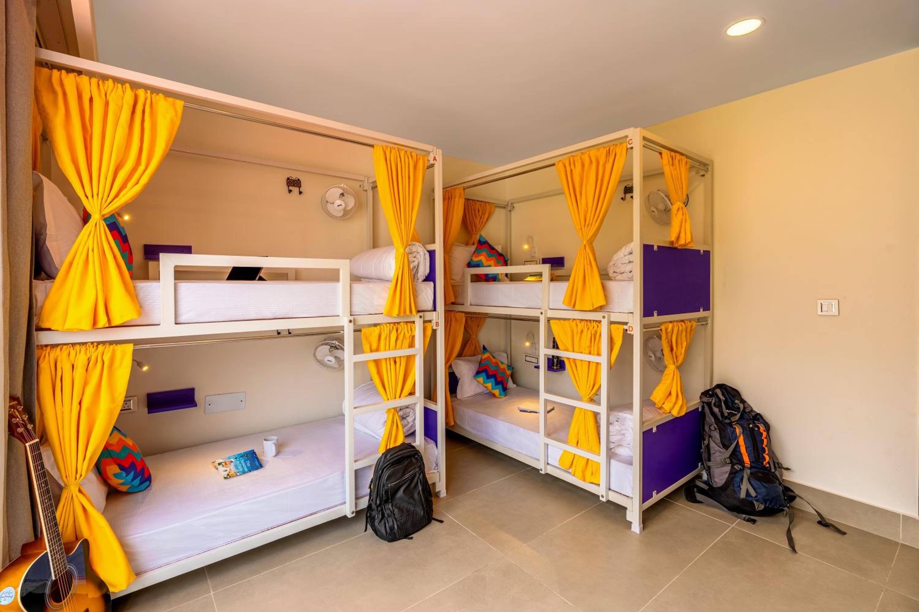 Bed in 6 Bed Mixed Dormitory Room with Ensuite Bathroom photo 3