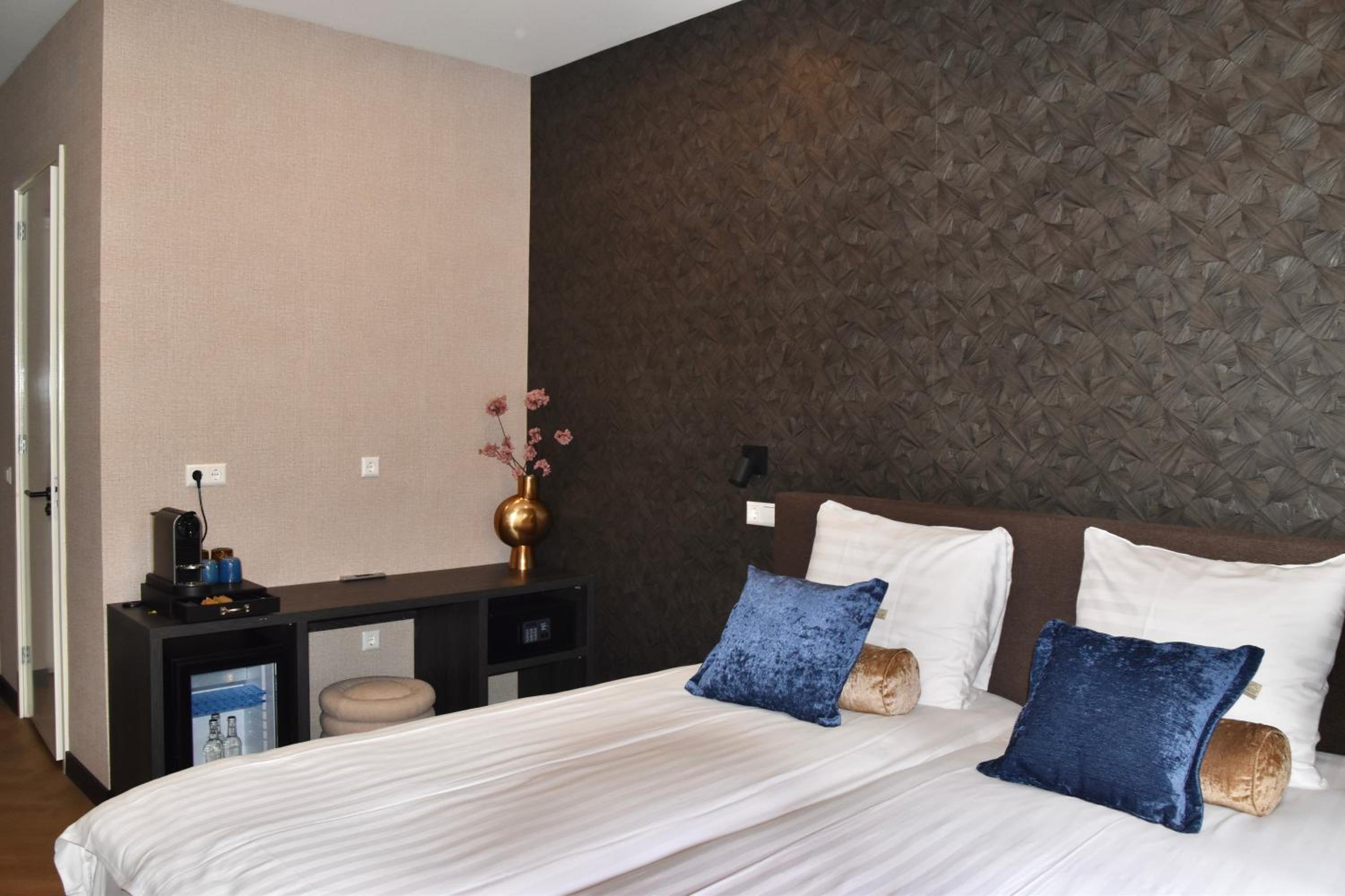 Standard Twin Room - Photo 2