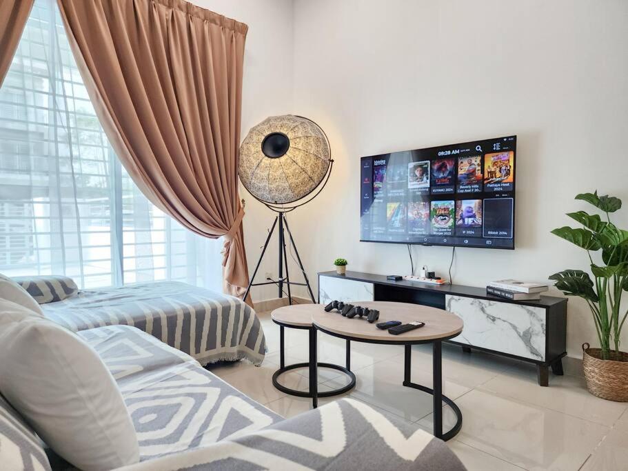 Five-Bedroom House photo 1