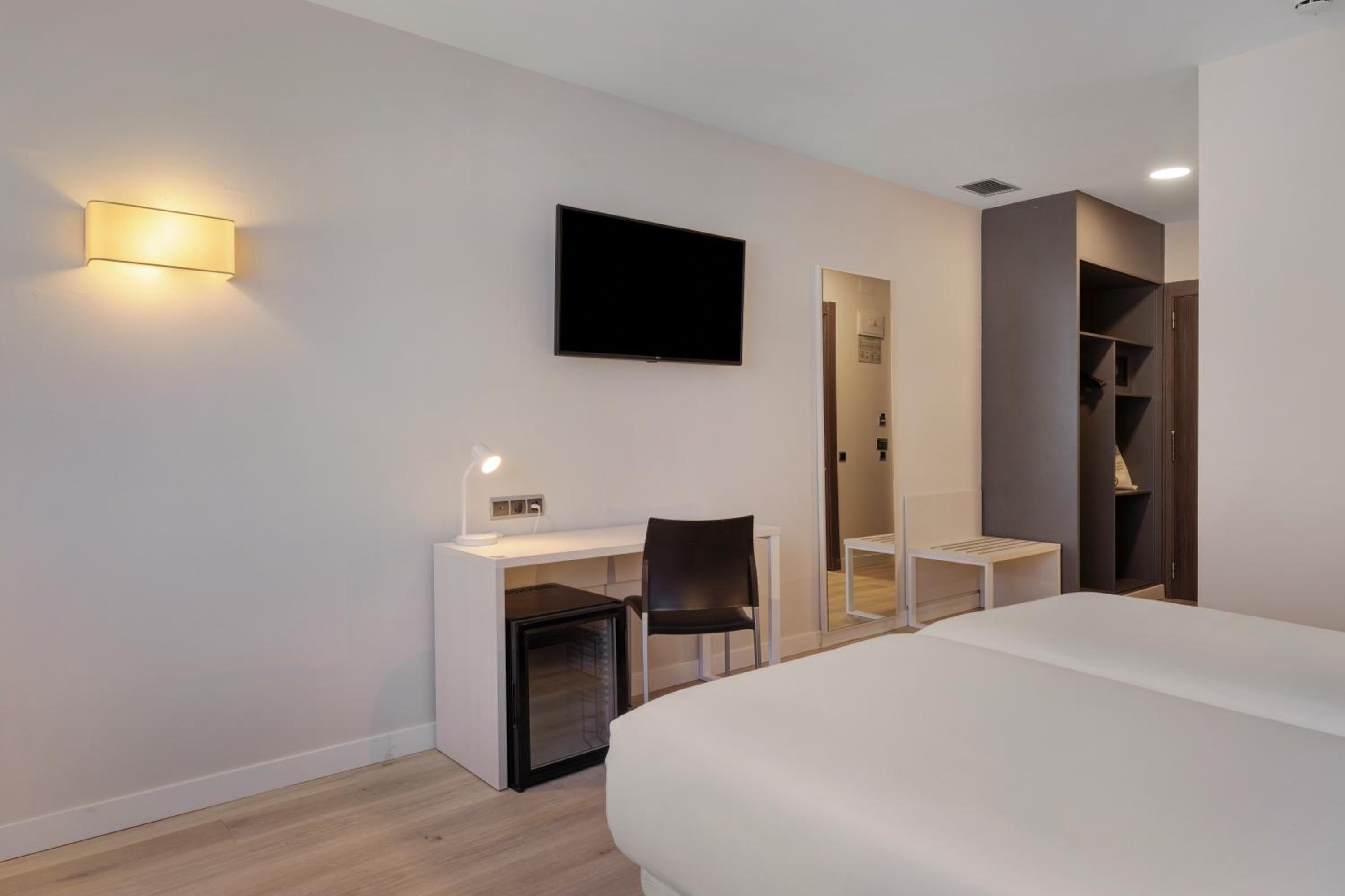 Twin Room - Photo 3