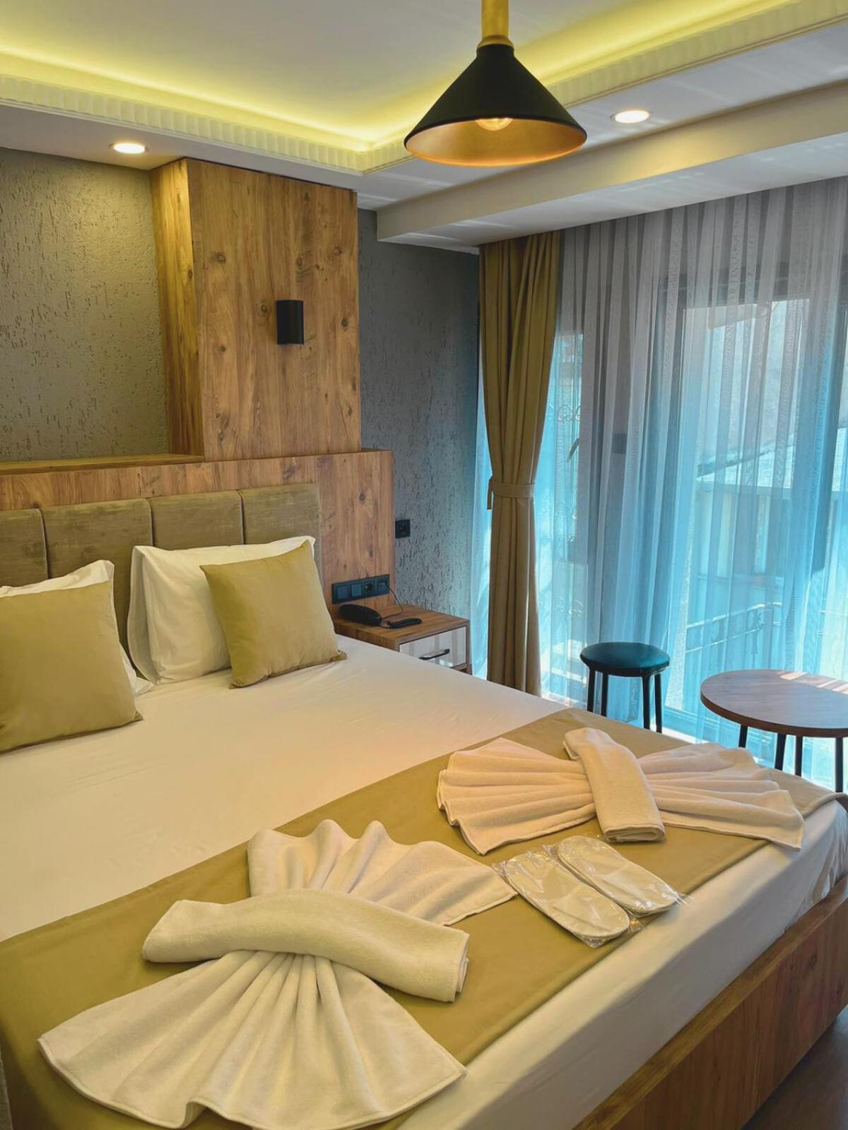 Deluxe Double Room with Balcony photo 1