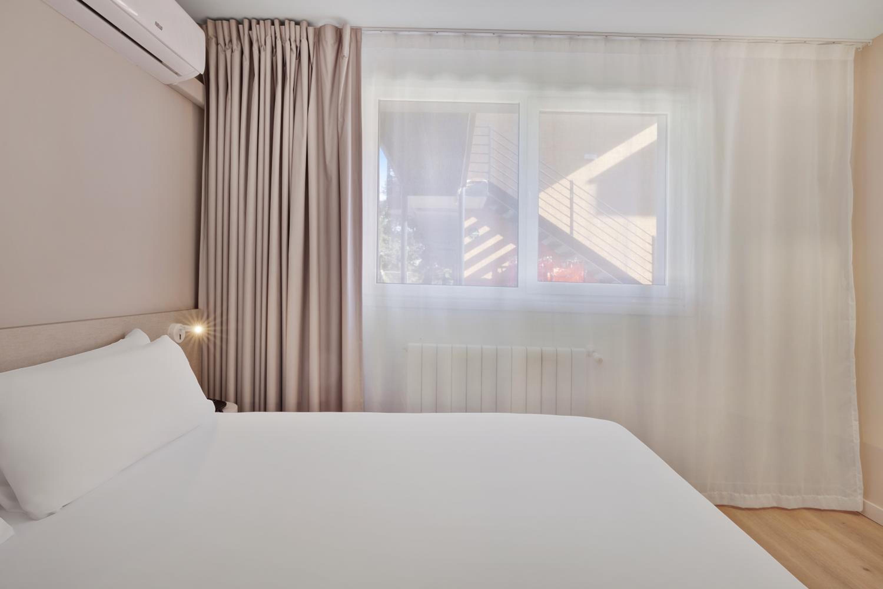 Double Room - Photo 3