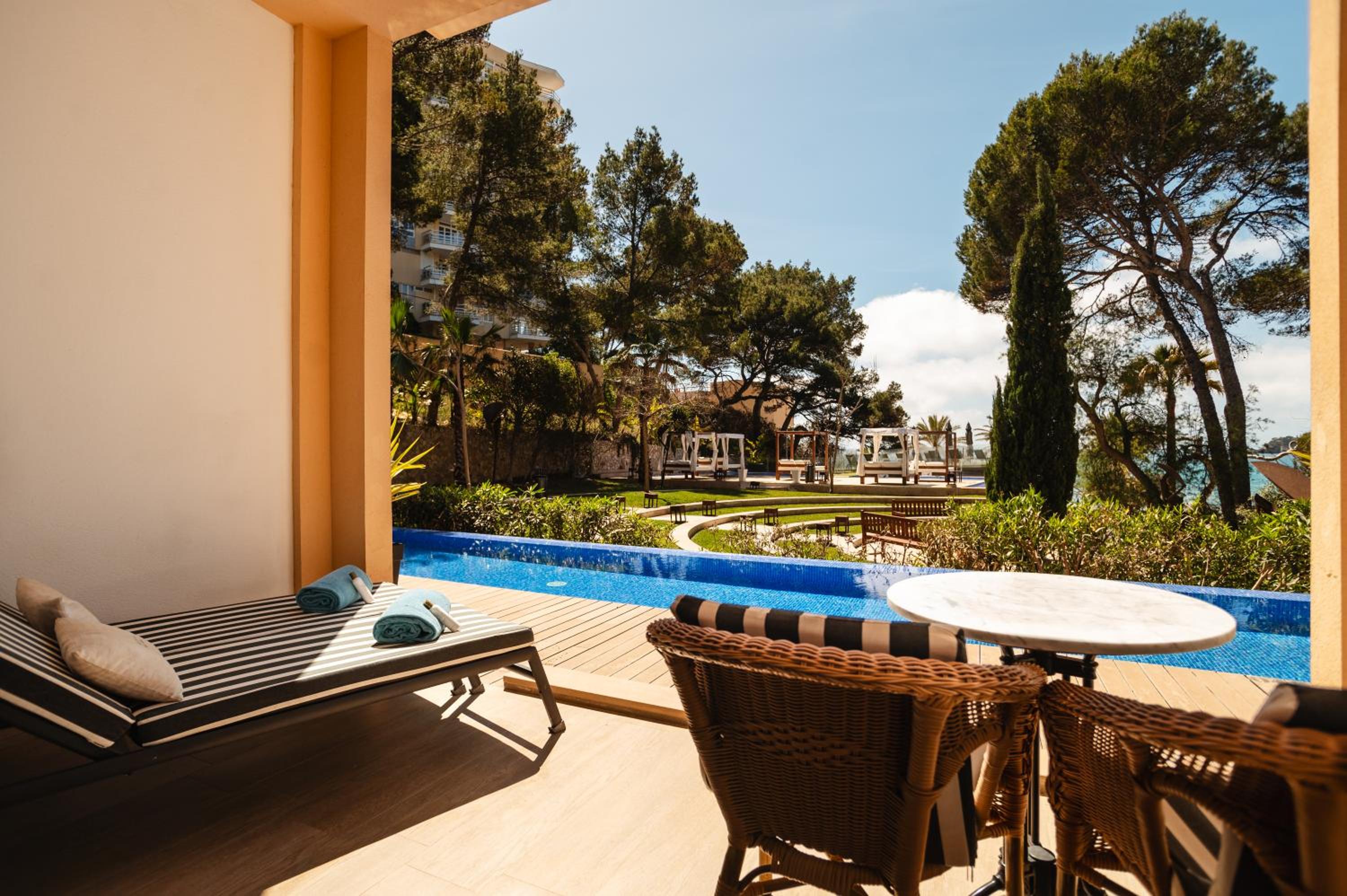 Preferred Club Swim Up Sea View thumbnail 5