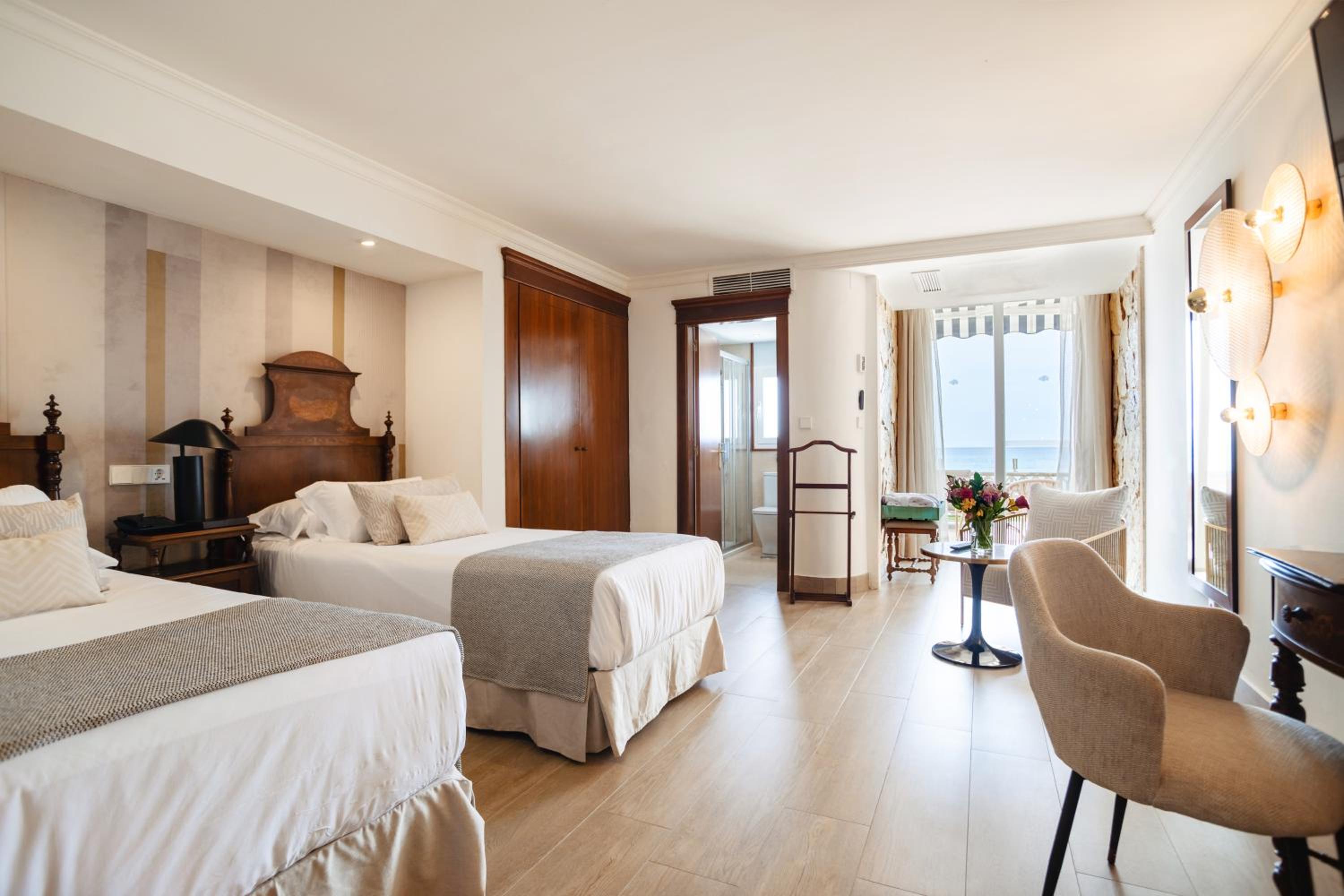 Preferred Club Junior Suite Frontal Sea View with terrace & hot tub