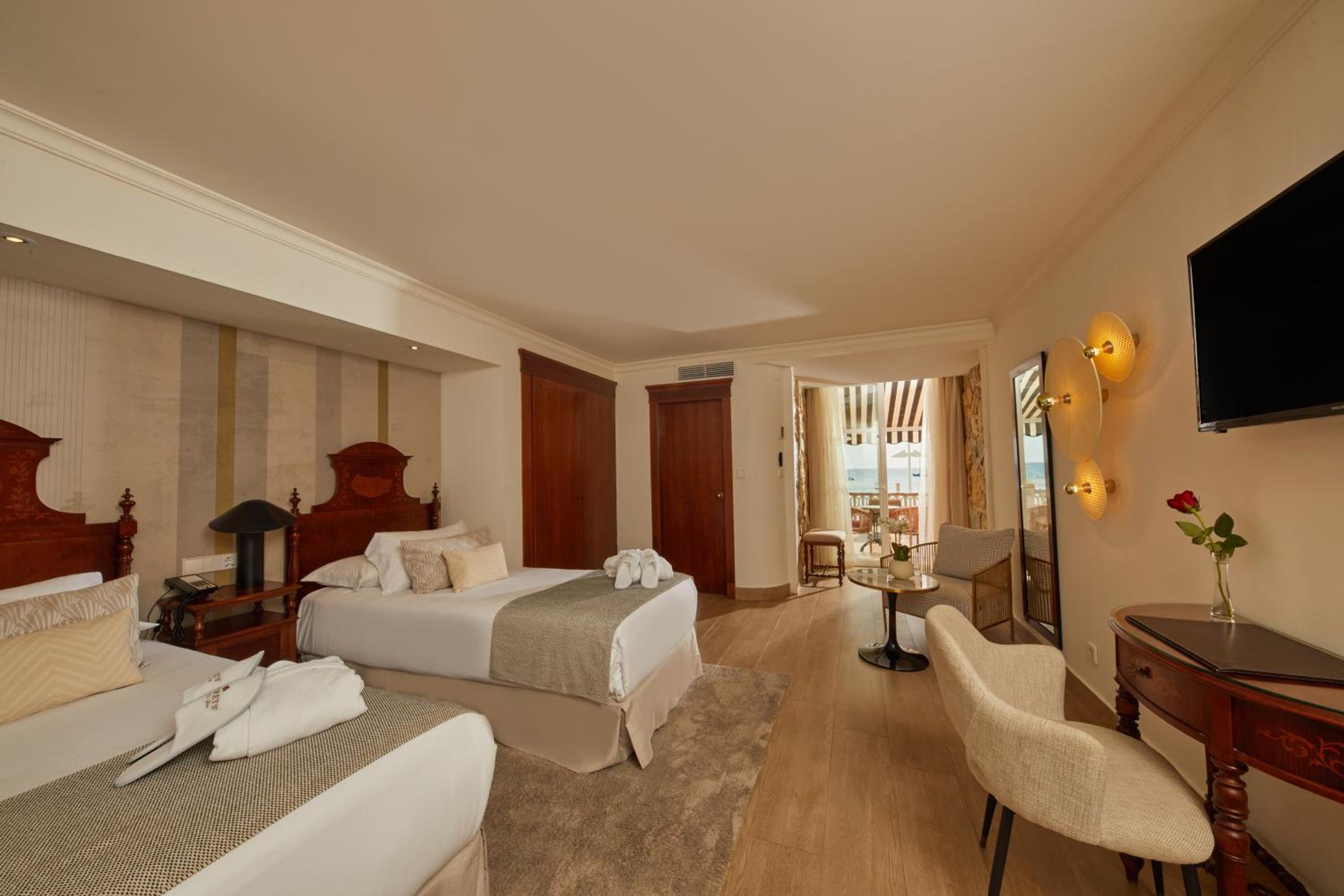 Preferred Club Junior Suite Frontal Sea View with terrace & hot tub