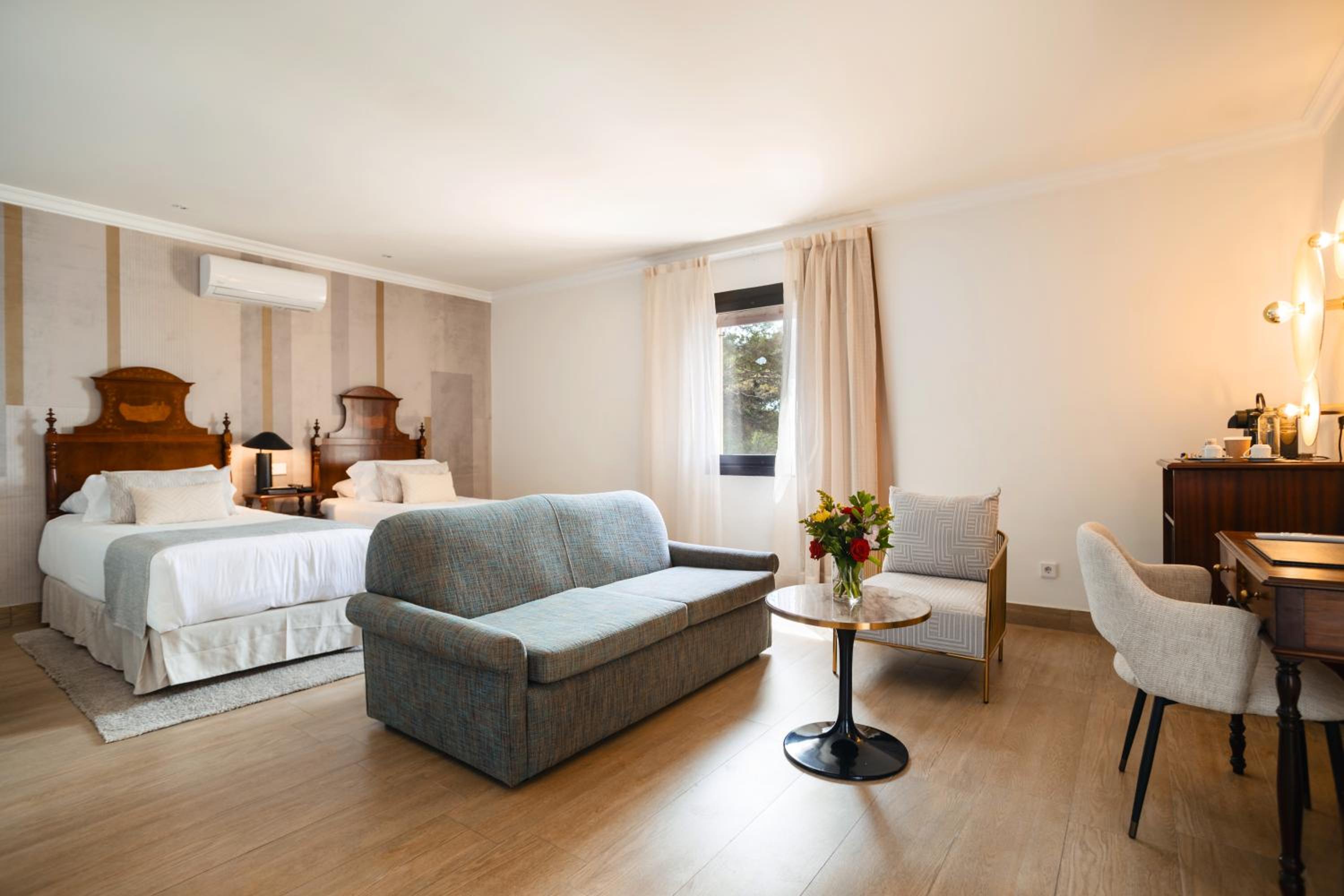 Preferred Club Junior Suite Frontal Sea View thumbnail 5