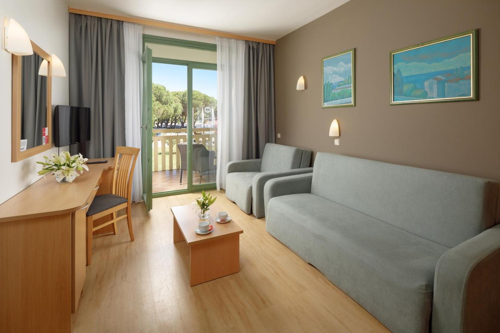 Suite with Balcony - Park Side - Photo 3