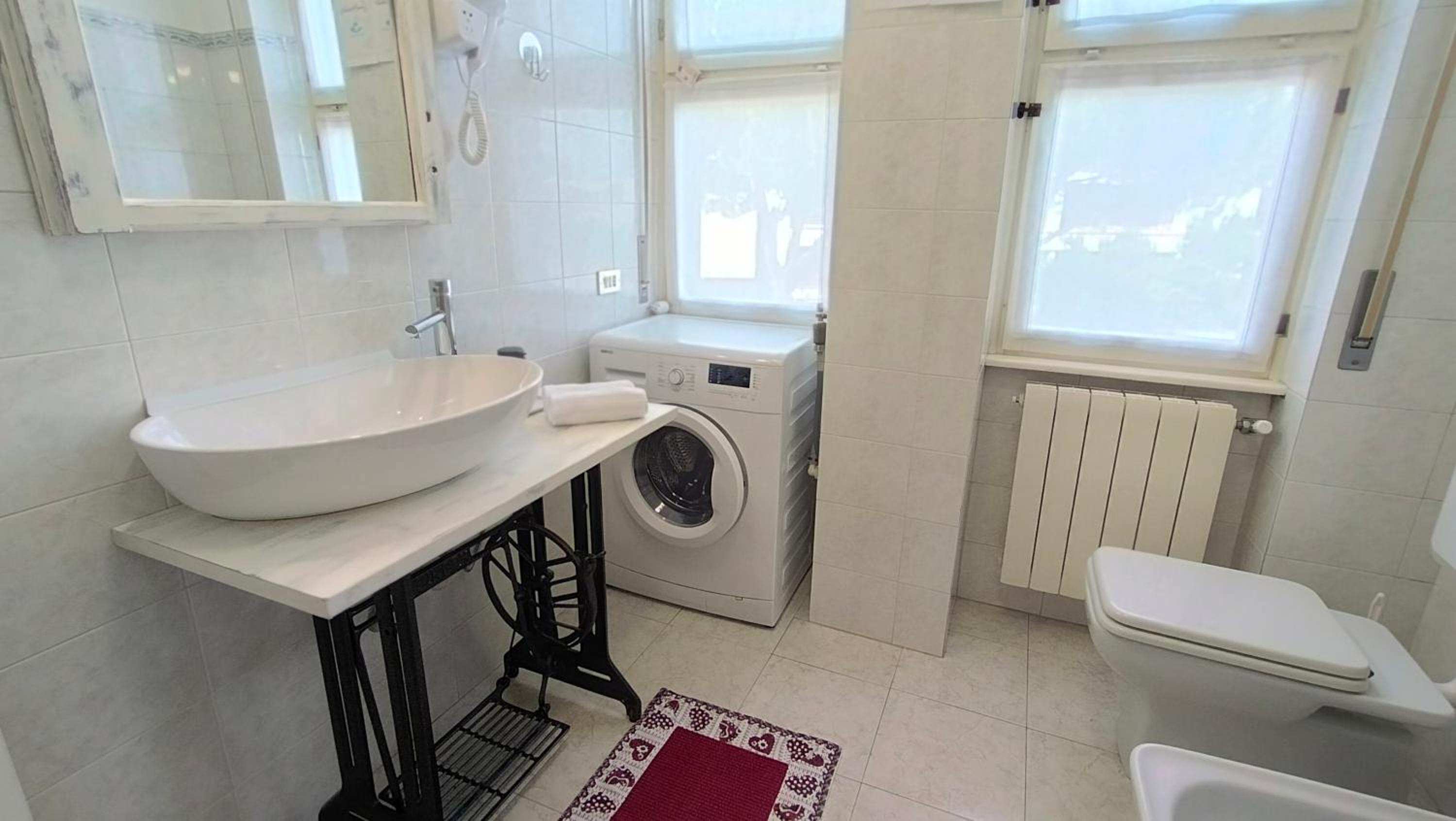 One-Bedroom Apartment - Photo 3