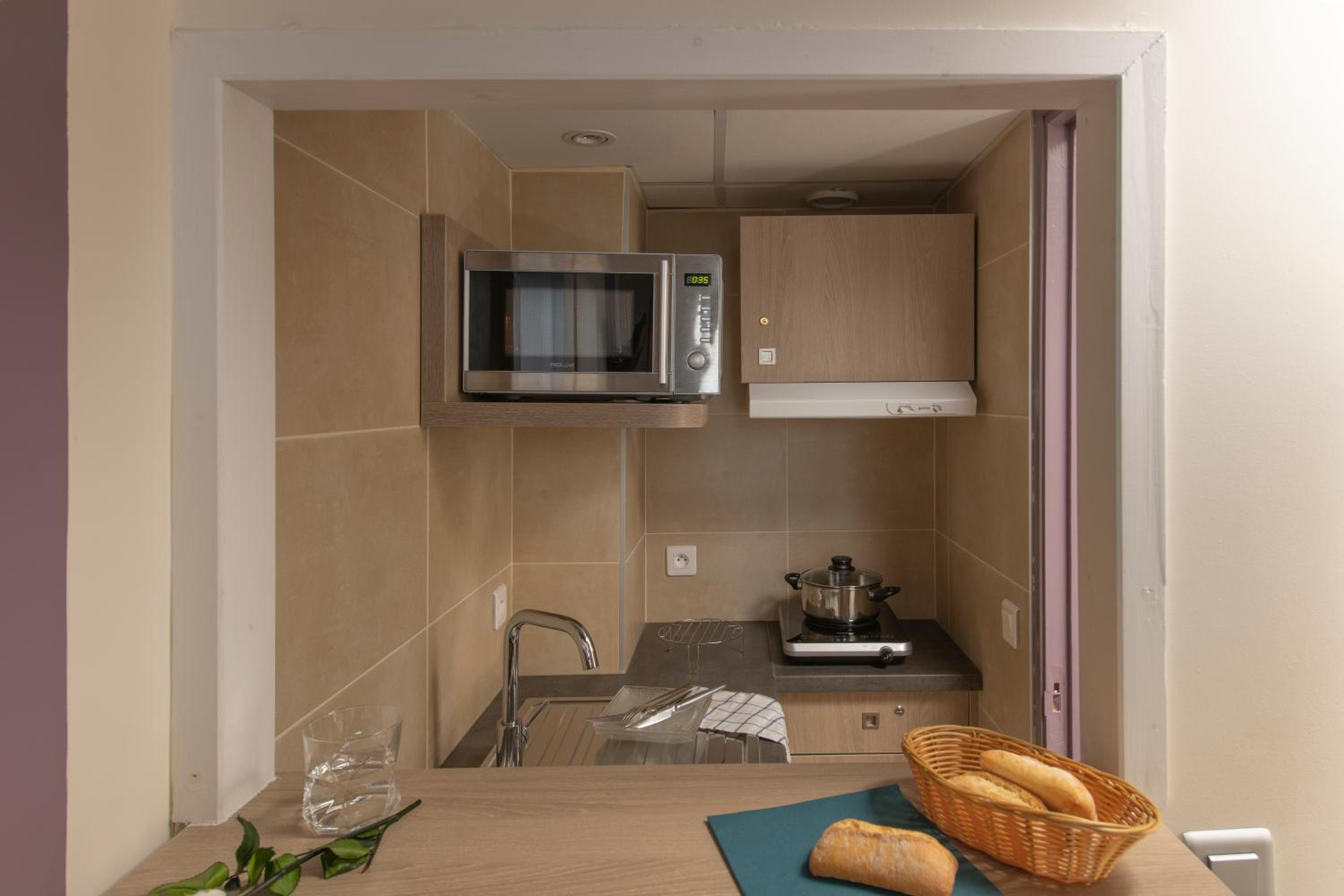 Apartment with Terrace - Photo 6