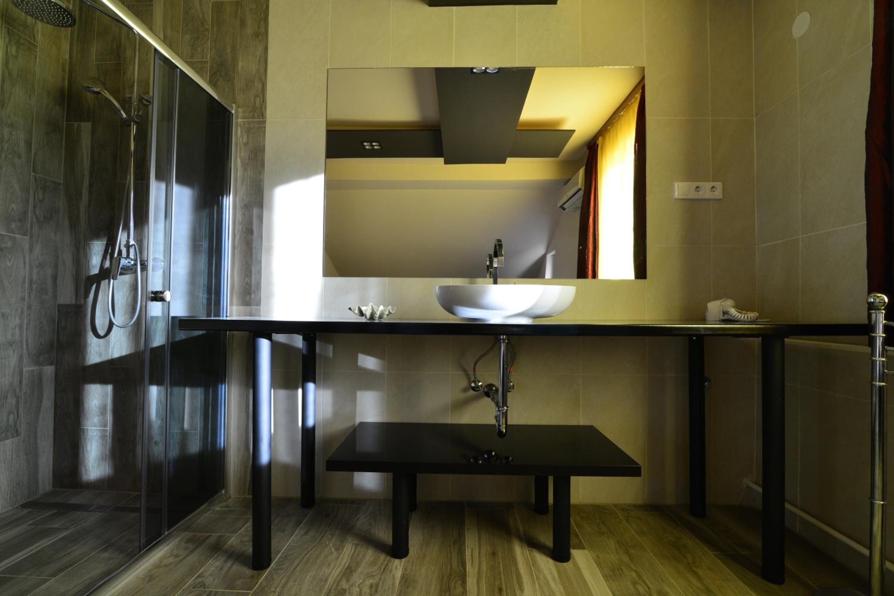 One-Bedroom Apartment - Photo 21