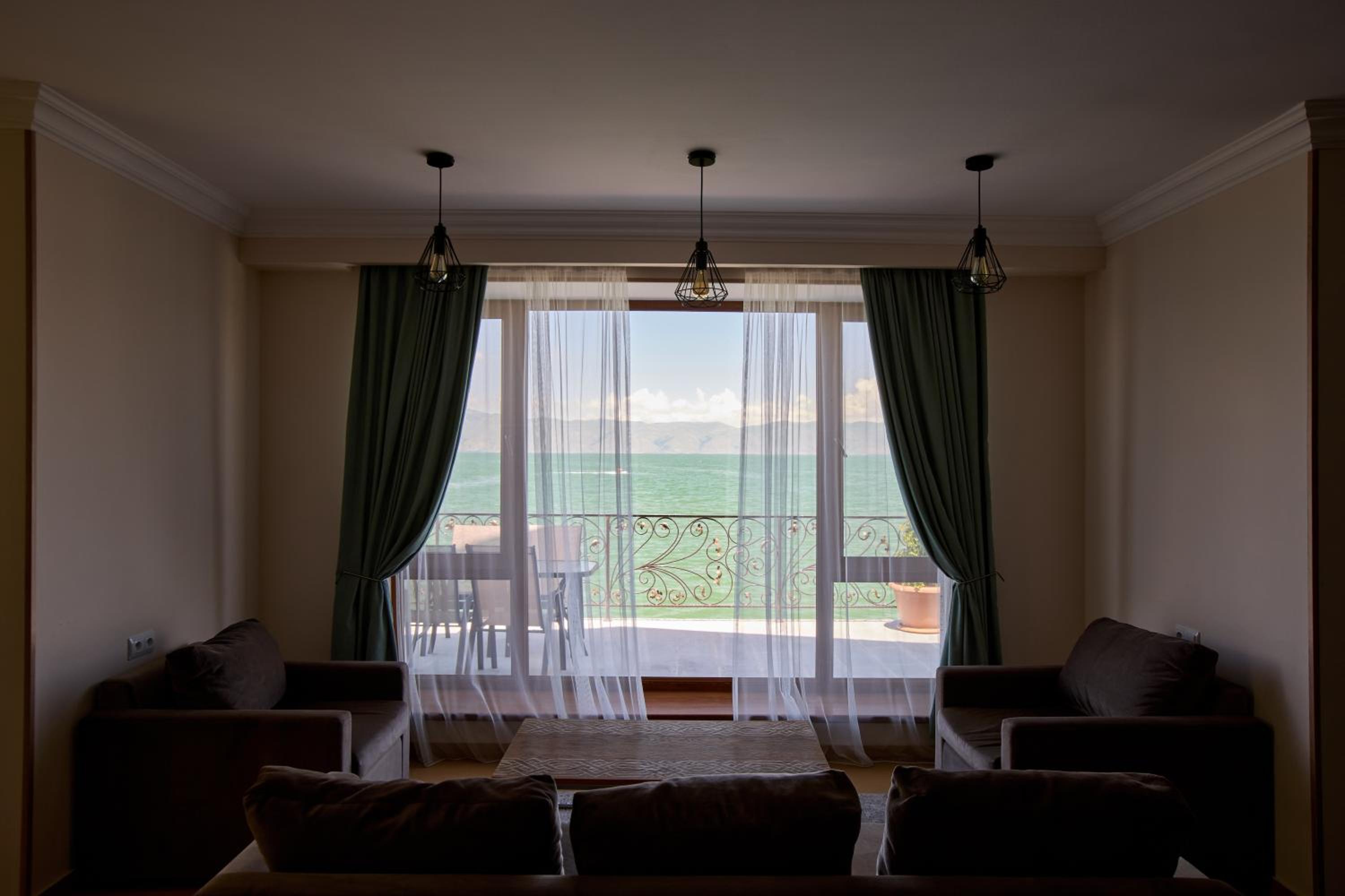 Apartment with Lake View photo 3