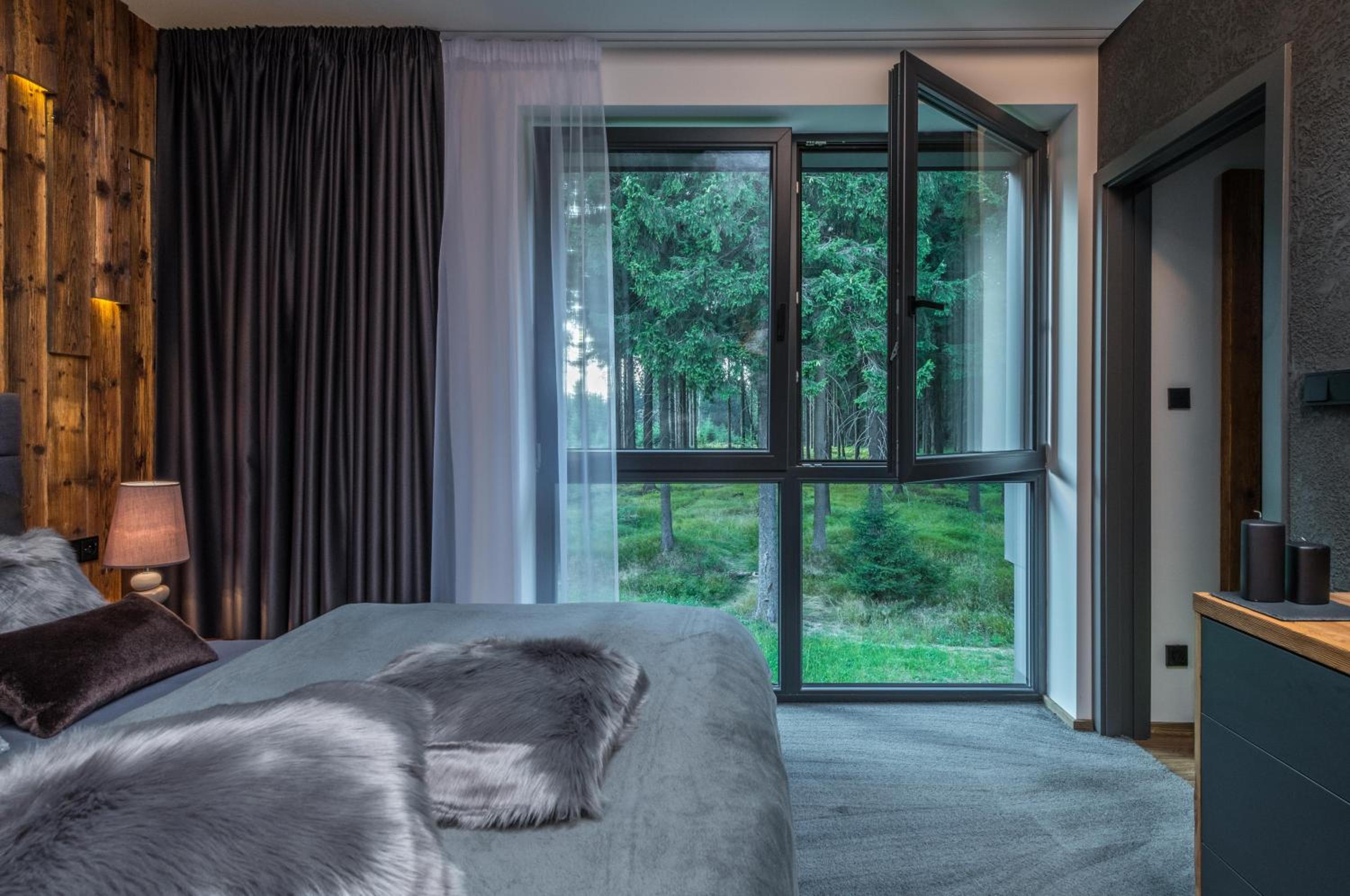 Deluxe Two-Bedroom Apartment with Garden View photo 1