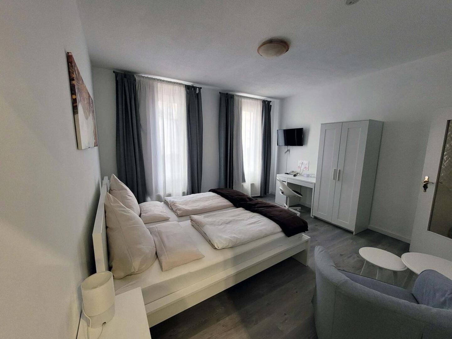 Double Room - Photo 3