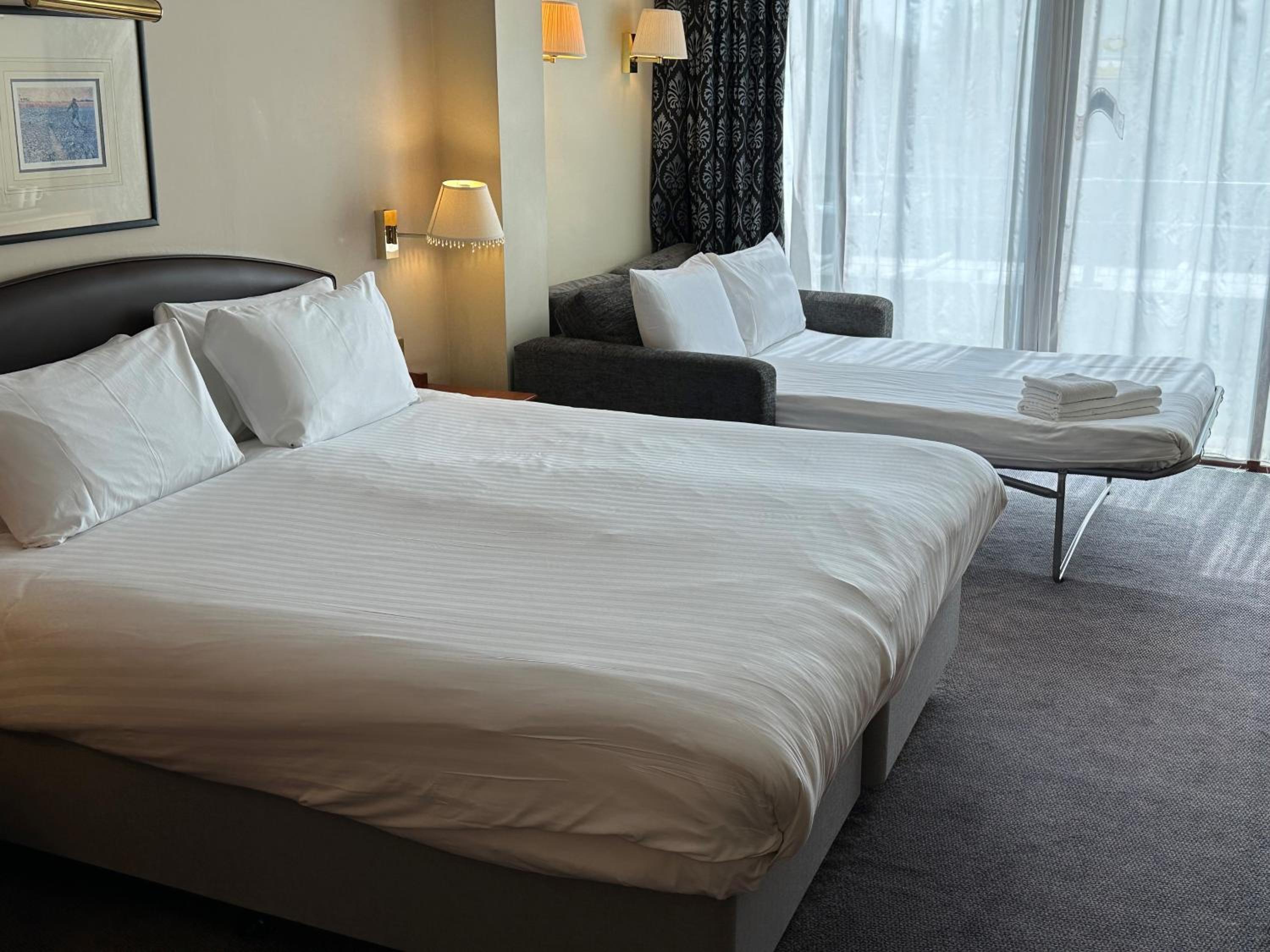 Executive King Room with Sofa Bed - Non-Smoking