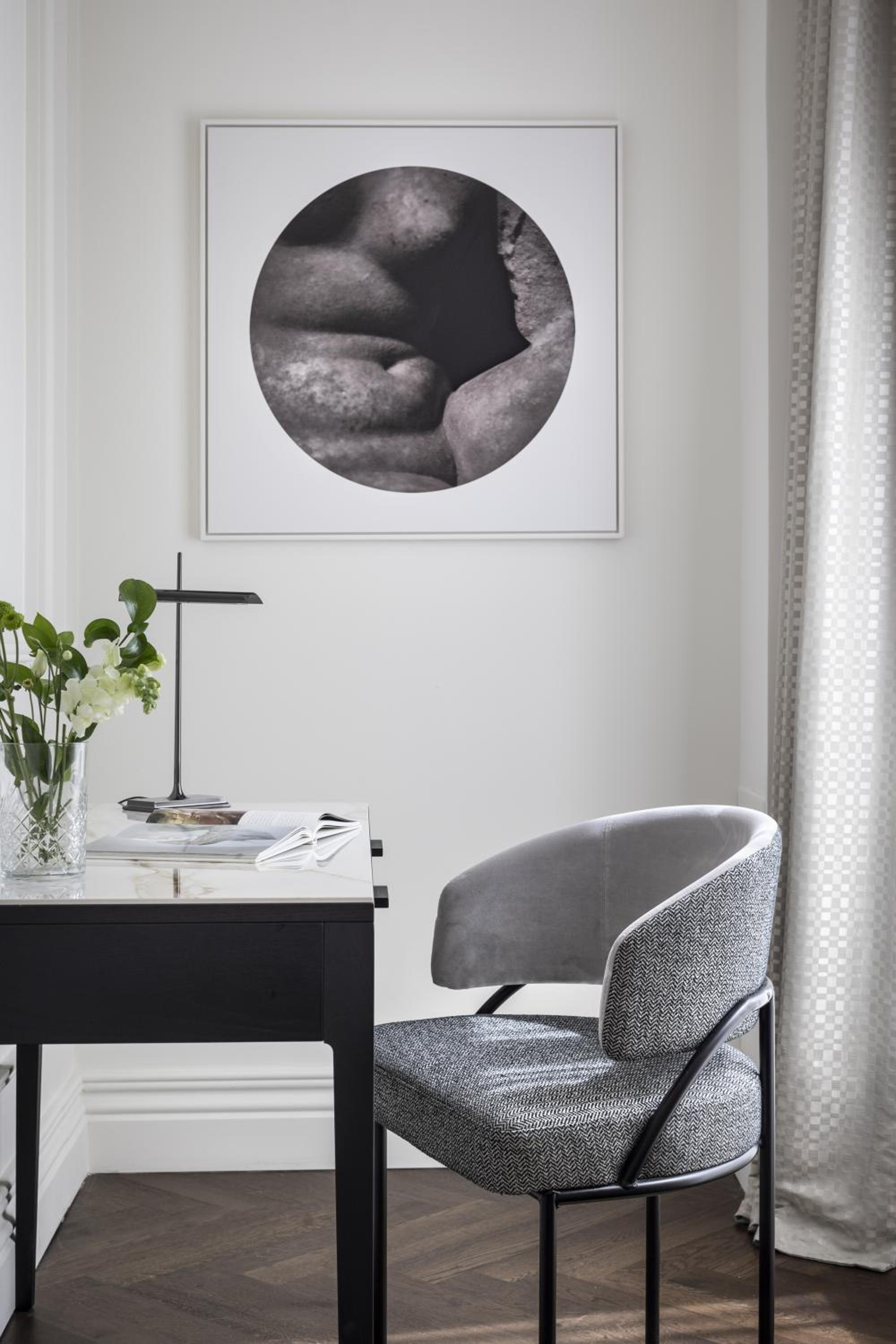 One-Bedroom Suite with Street View thumbnail 6
