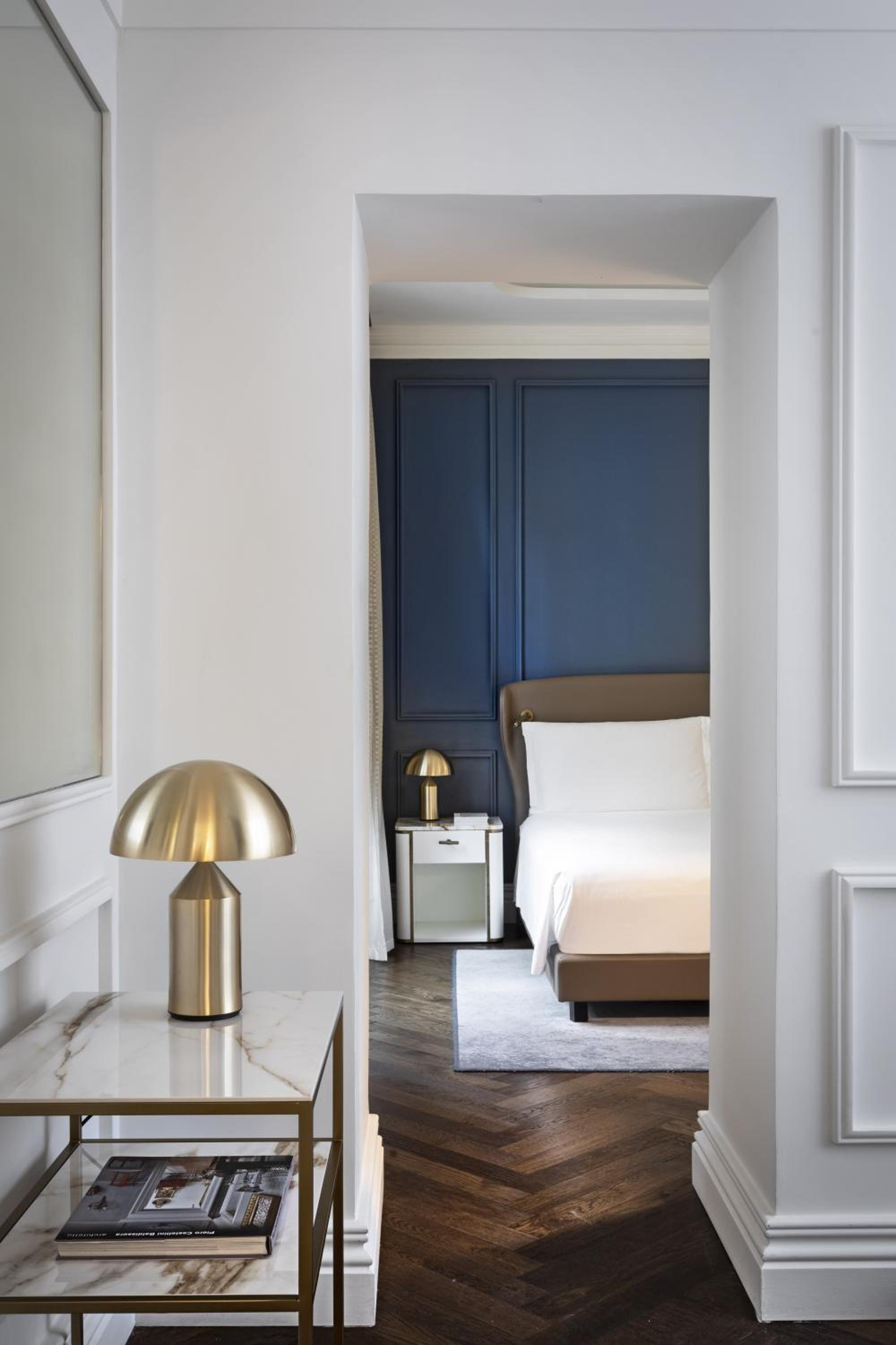 Classic King Room with Balcony - Cityside