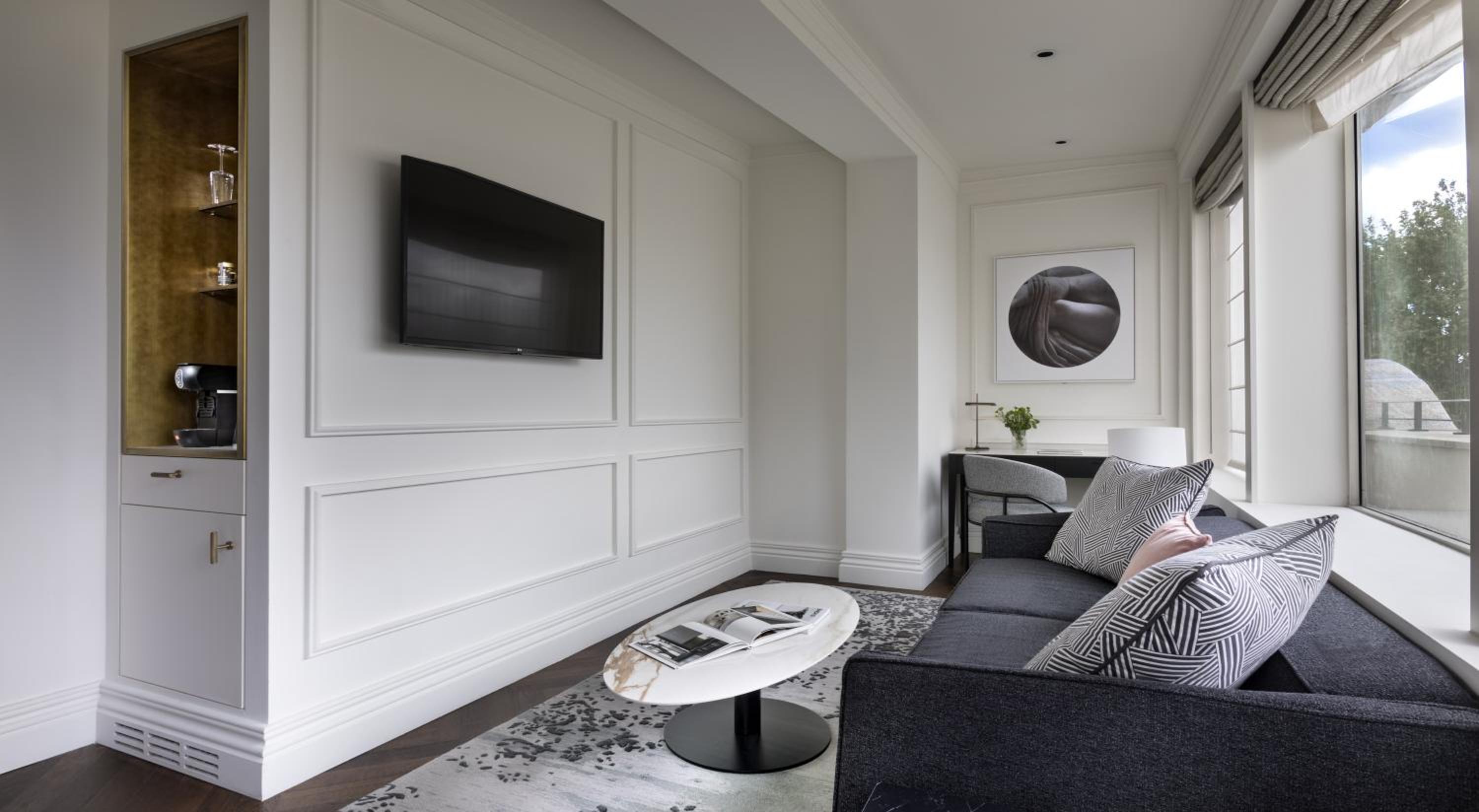 One-Bedroom Suite with Balcony and View thumbnail 5